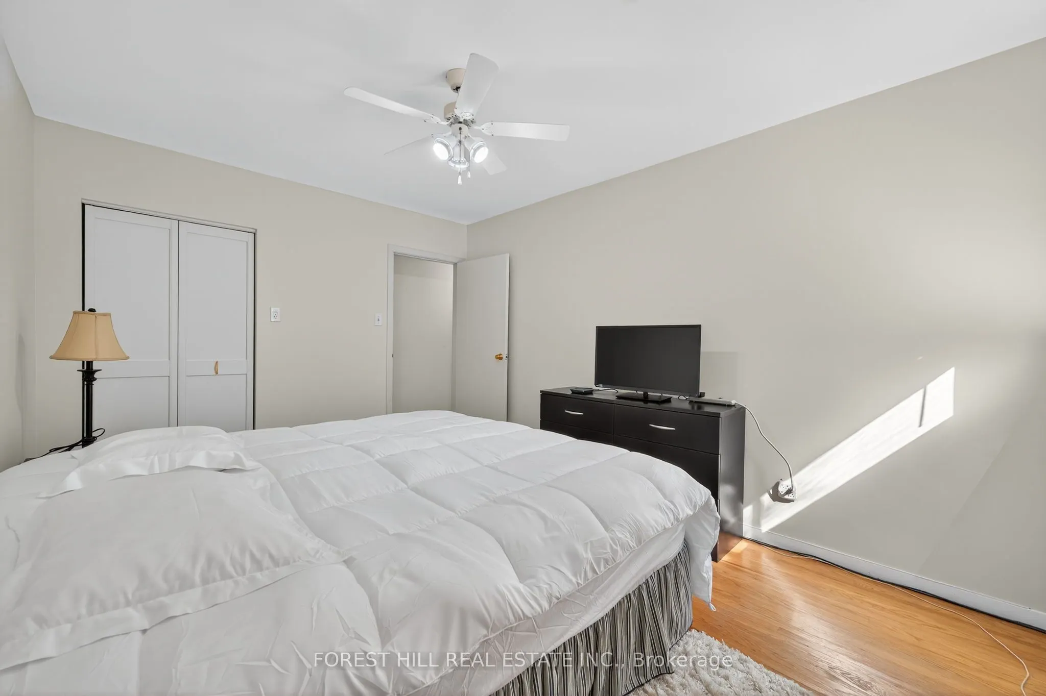 35 Regatta Crescent
