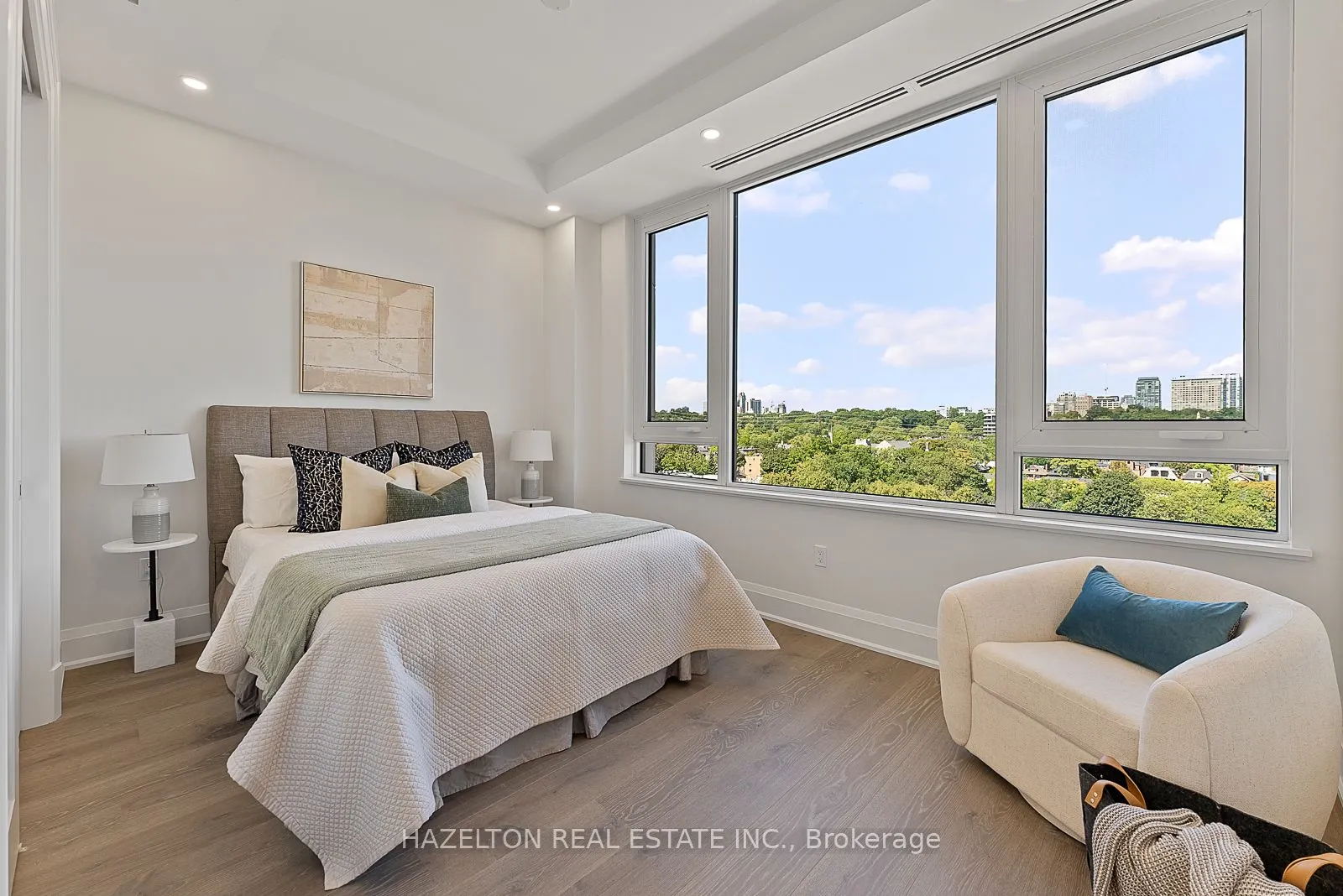 128 Hazelton Avenue, #802