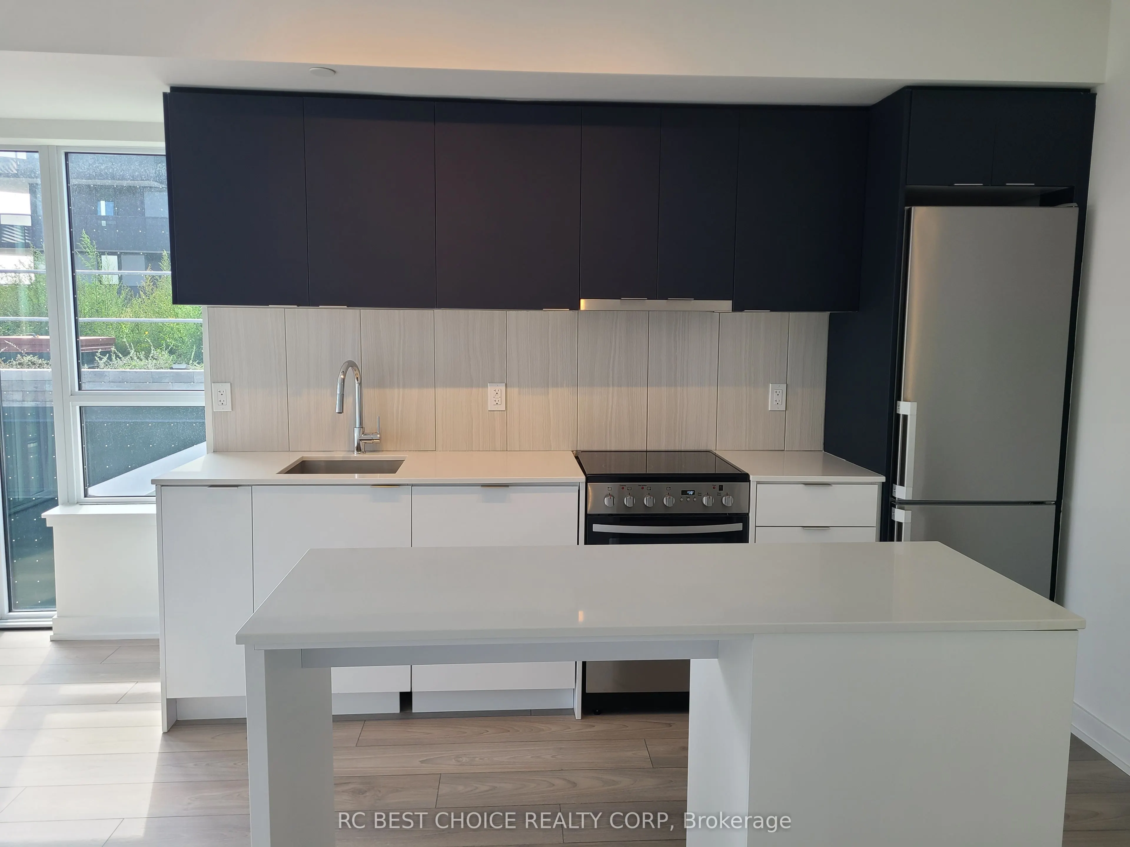 8 Tippett Rd Road, #1109
