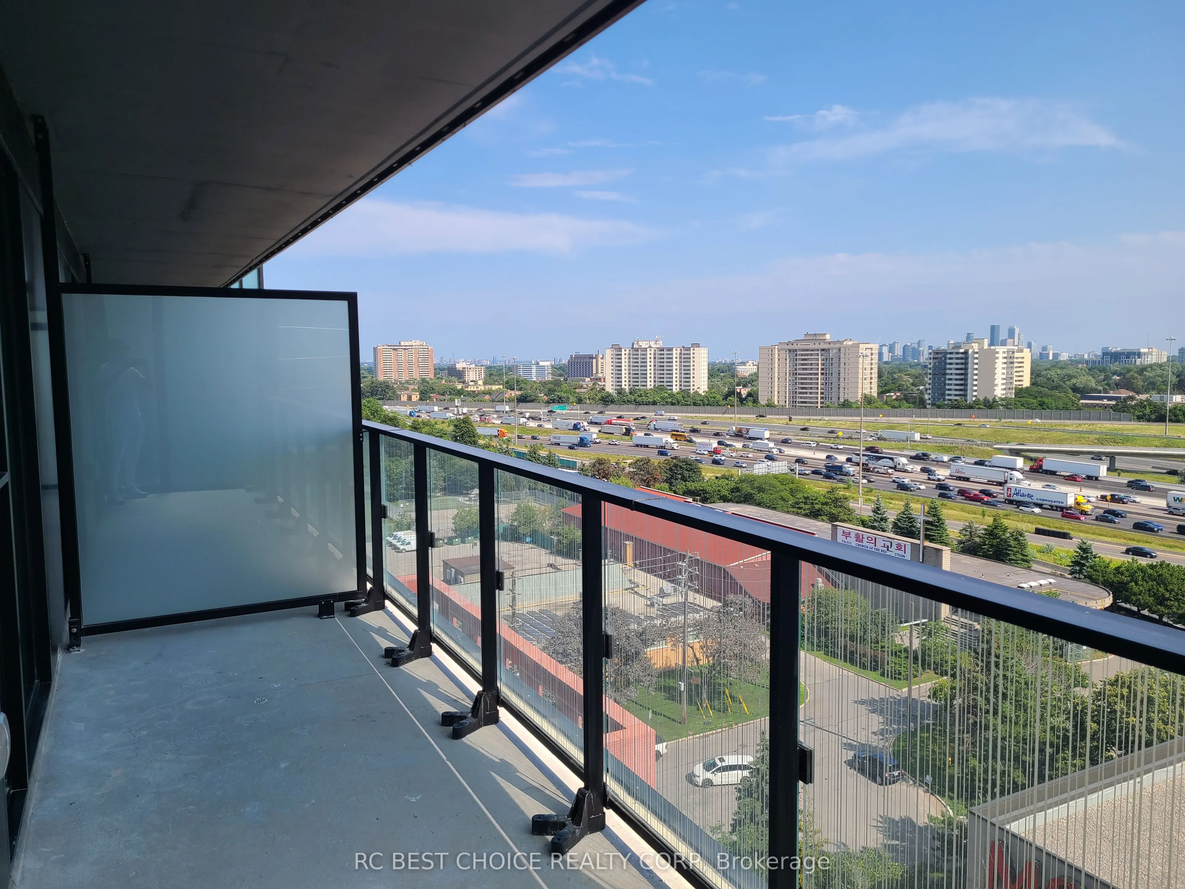 8 Tippett Rd Road, #1109