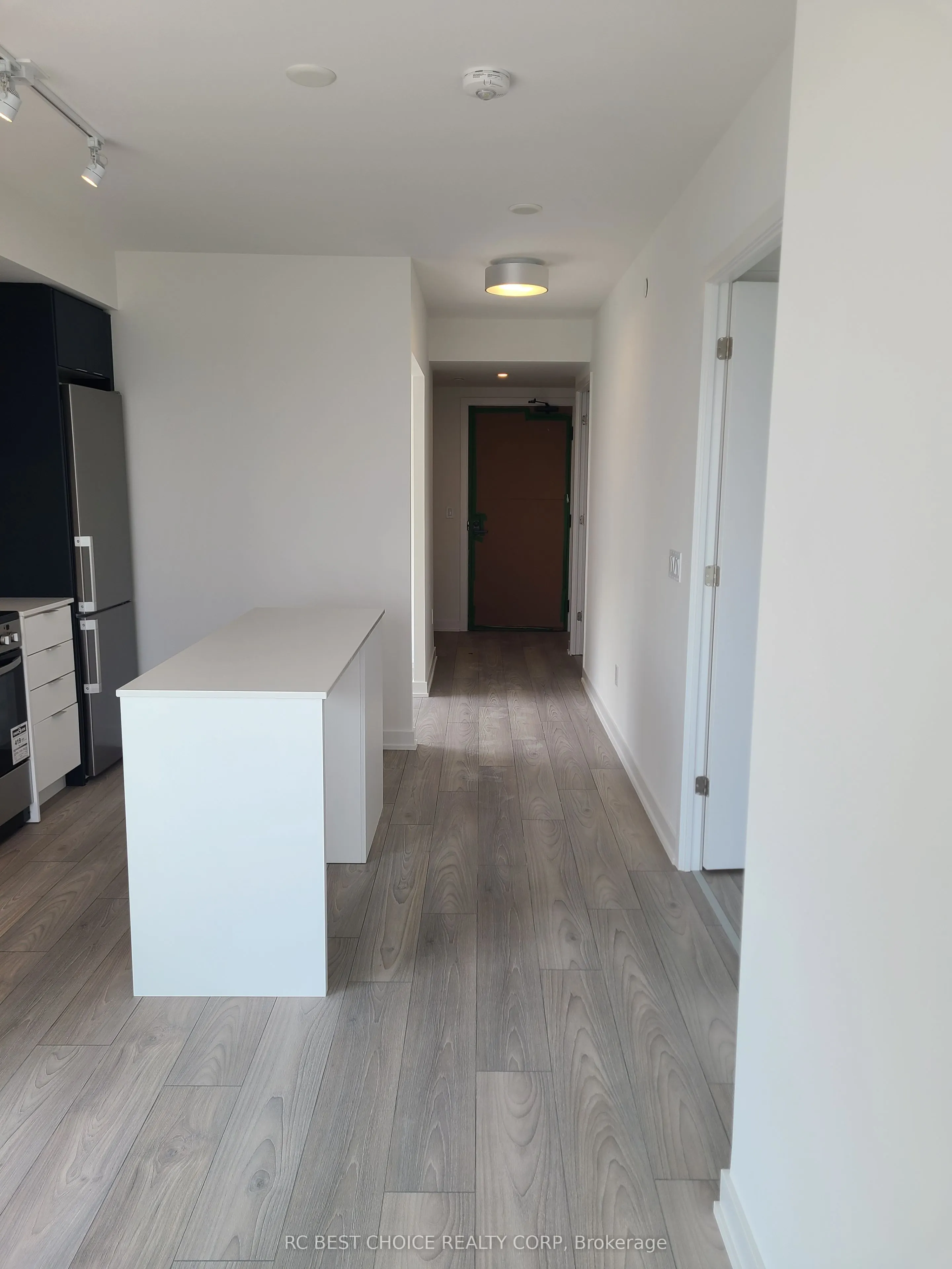 8 Tippett Rd Road, #1109