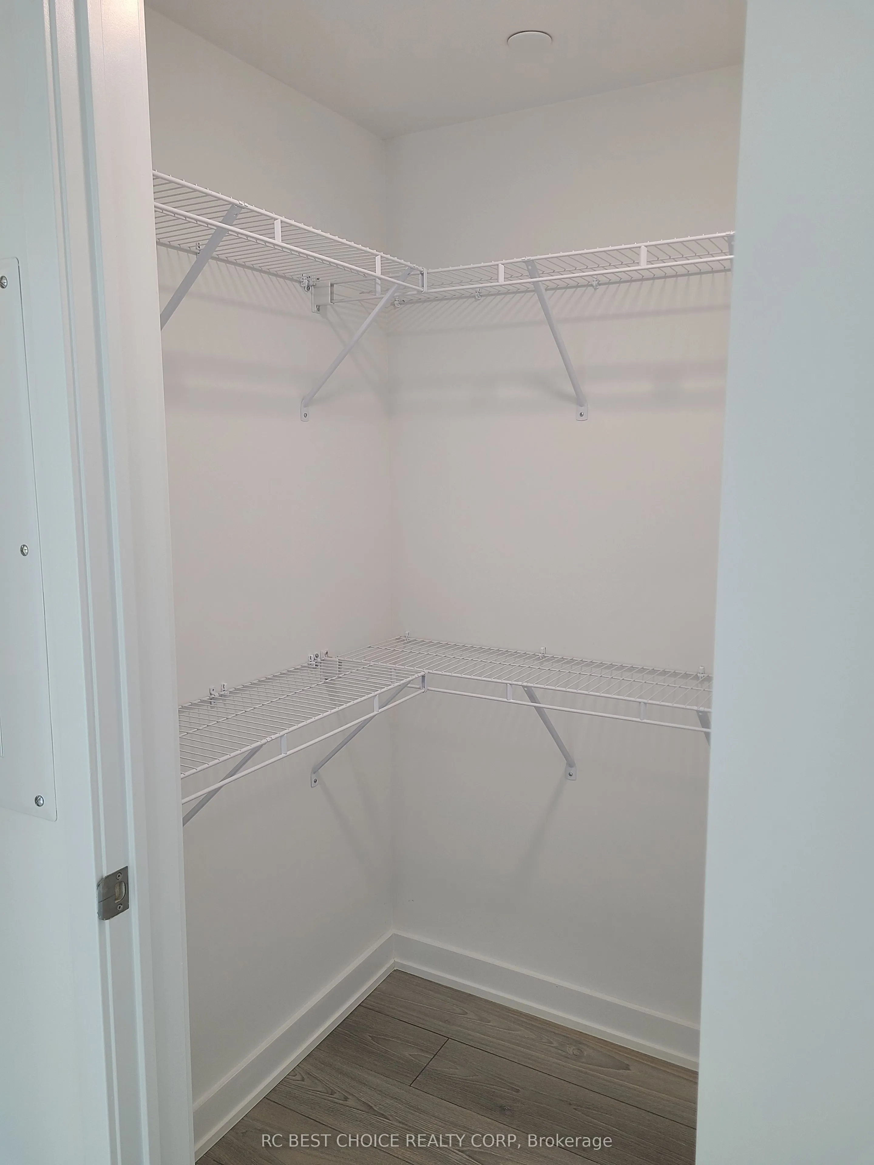 8 Tippett Rd Road, #1109