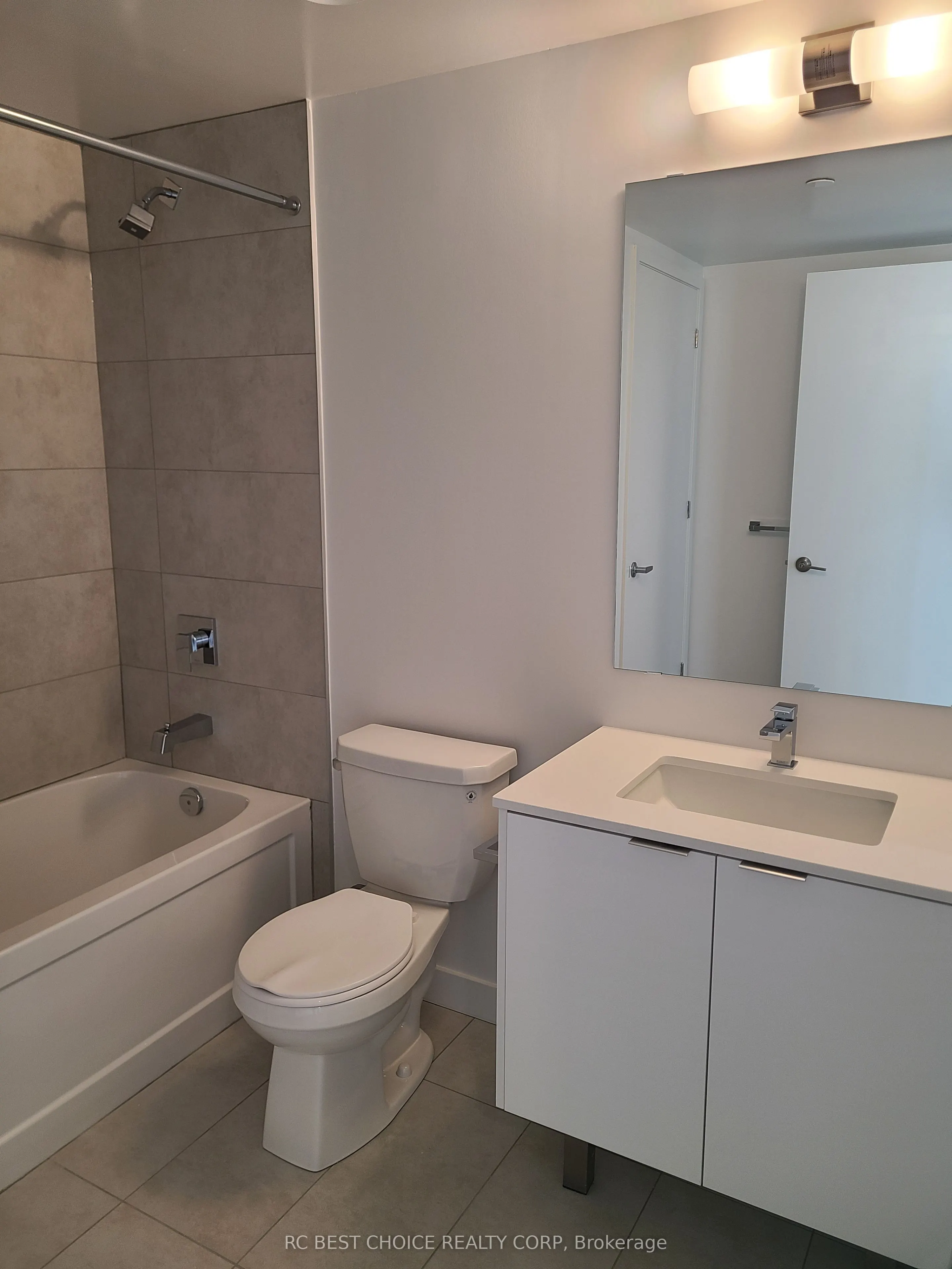 8 Tippett Rd Road, #1109