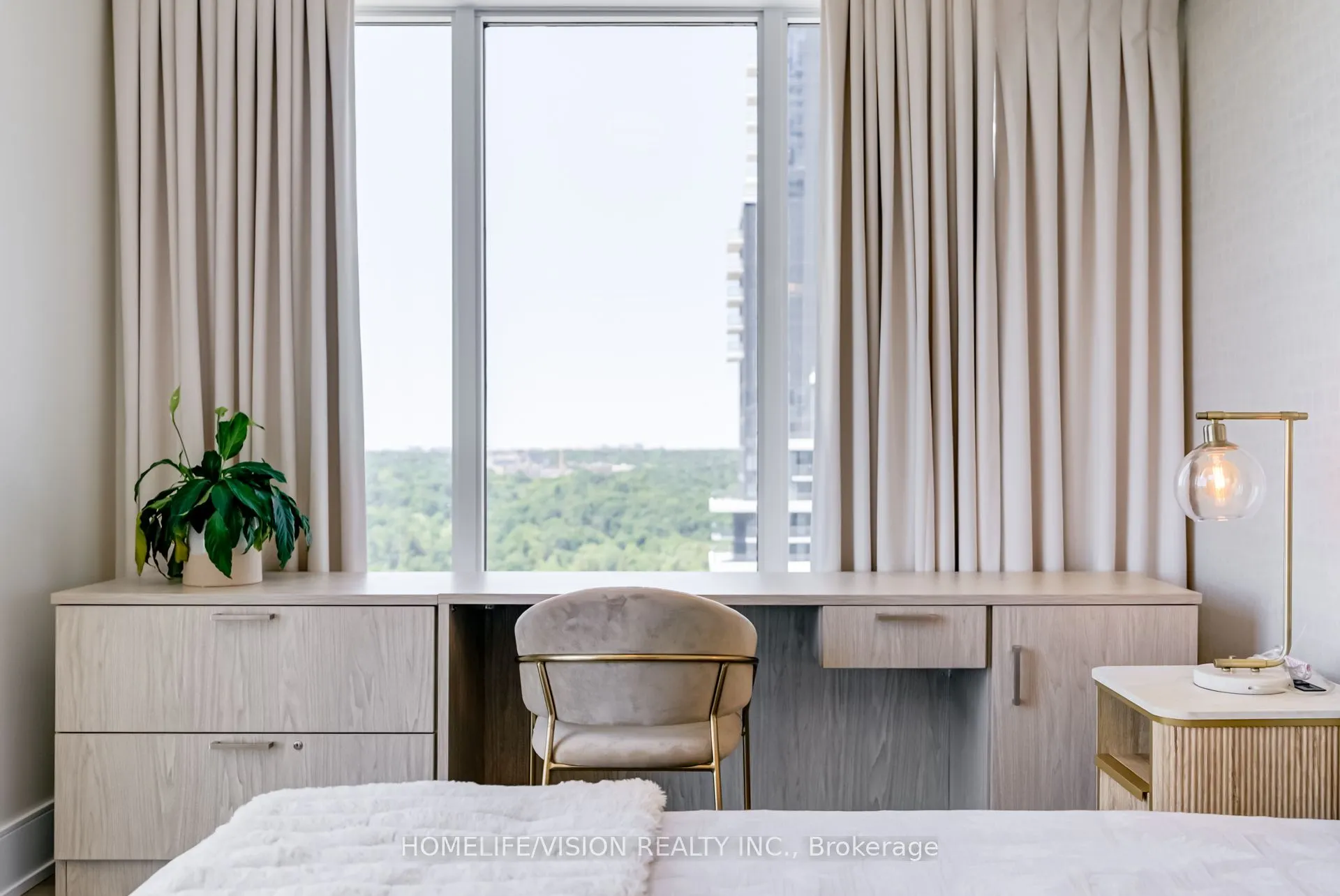 30 Inn On The Park Drive, #1810