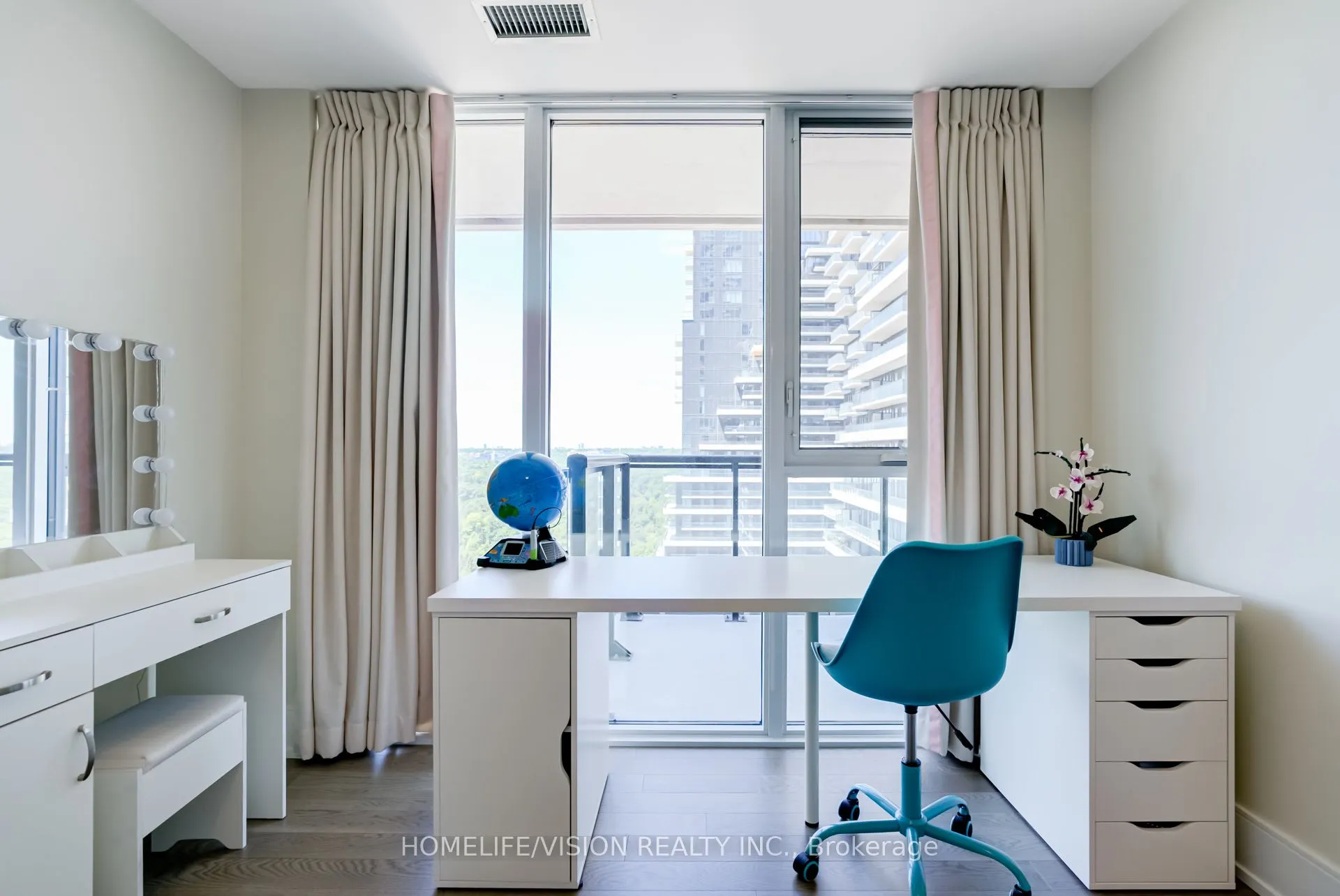 30 Inn On The Park Drive, #1810