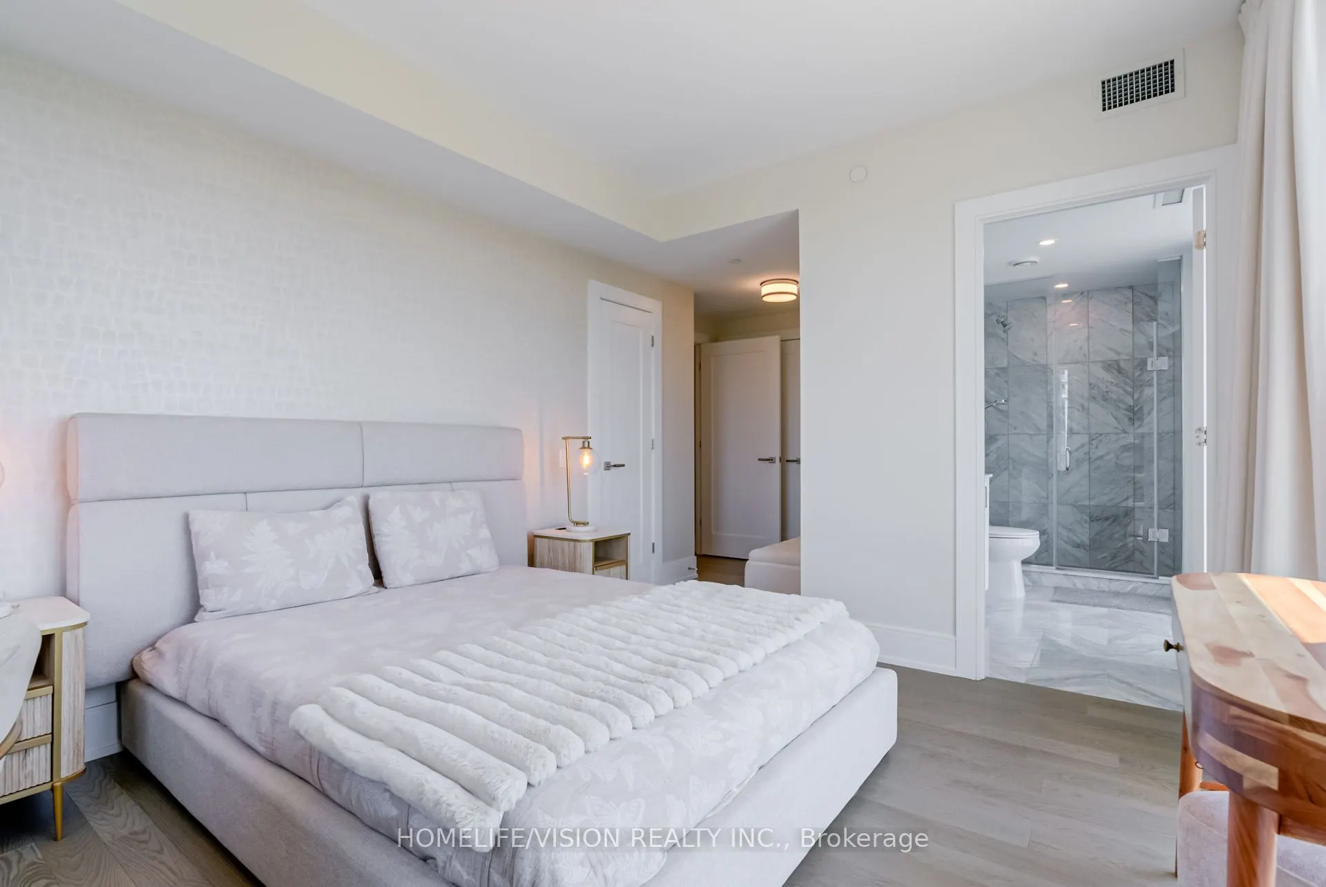 30 Inn On The Park Drive, #1810
