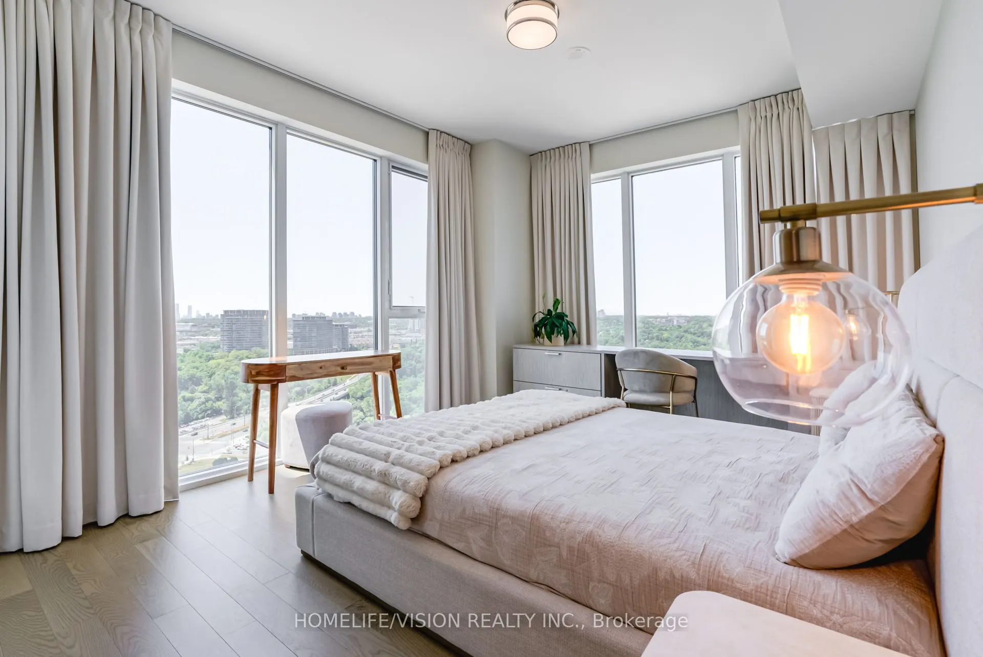 30 Inn On The Park Drive, #1810