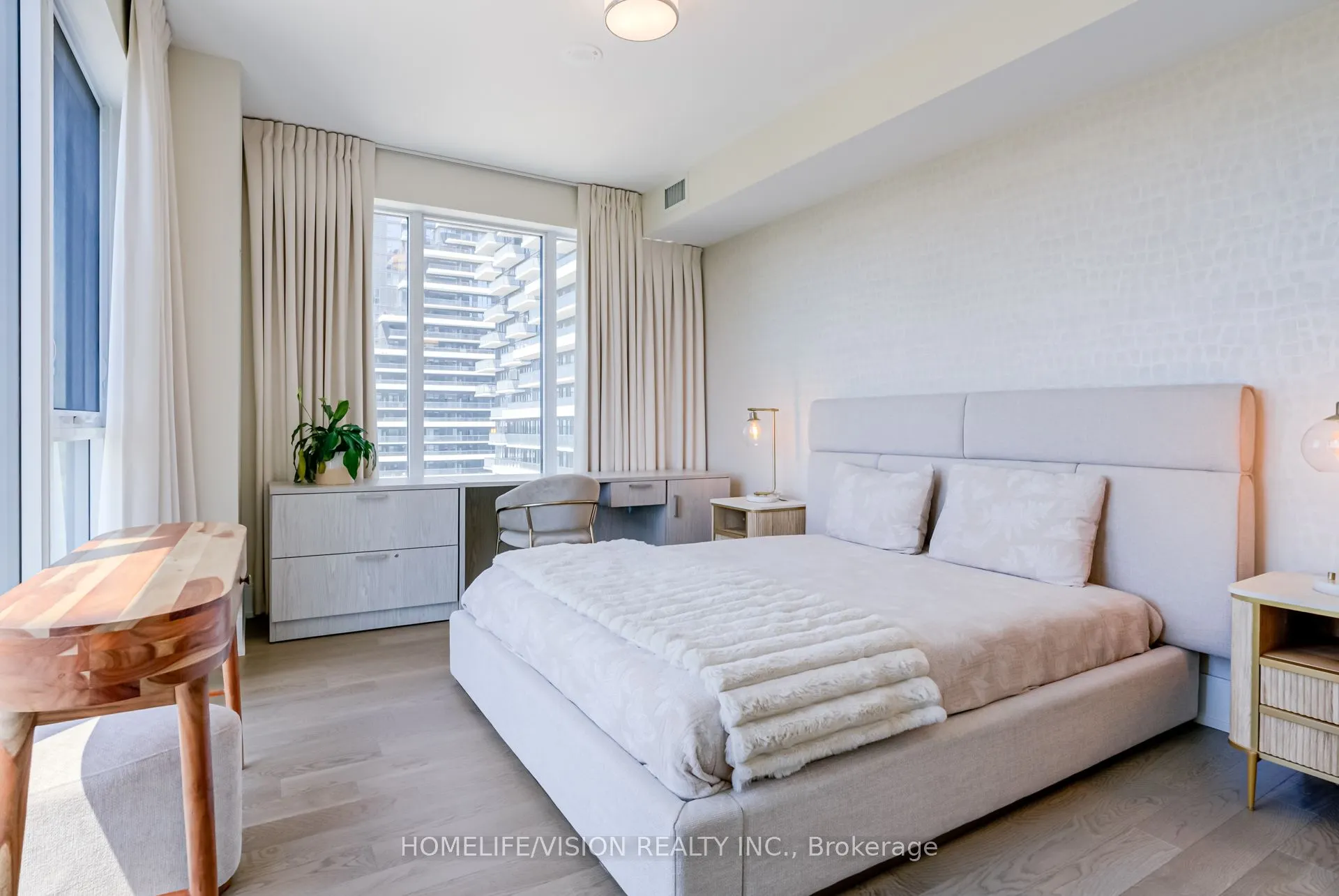30 Inn On The Park Drive, #1810