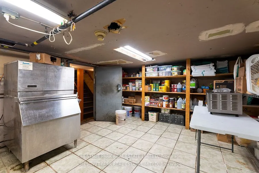 923 Dundas Street W