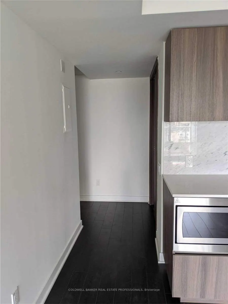 17 Bathurst Street, #1610