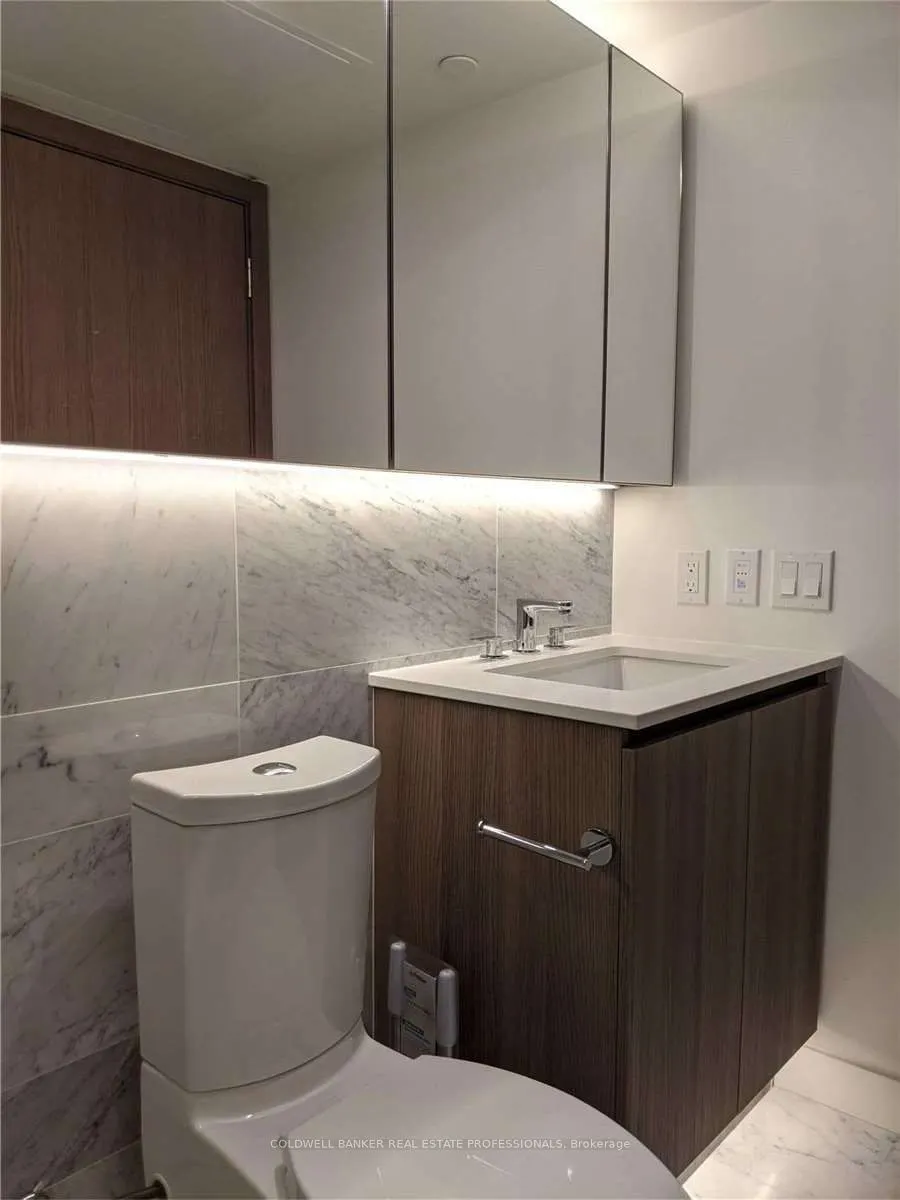 17 Bathurst Street, #1610