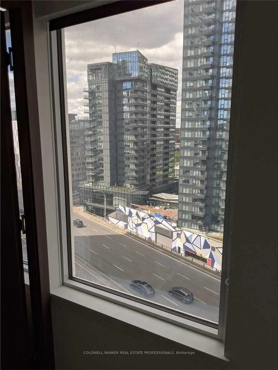 17 Bathurst Street, #1610