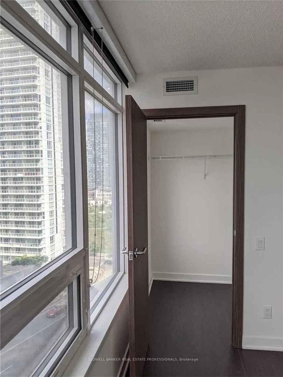 17 Bathurst Street, #1610