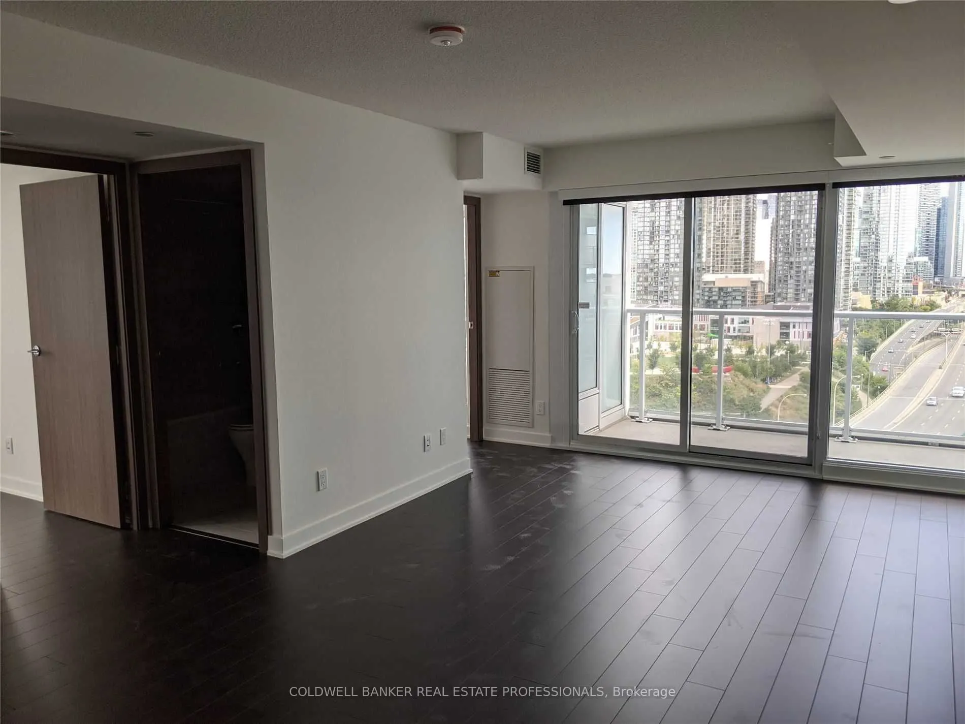 17 Bathurst Street, #1610