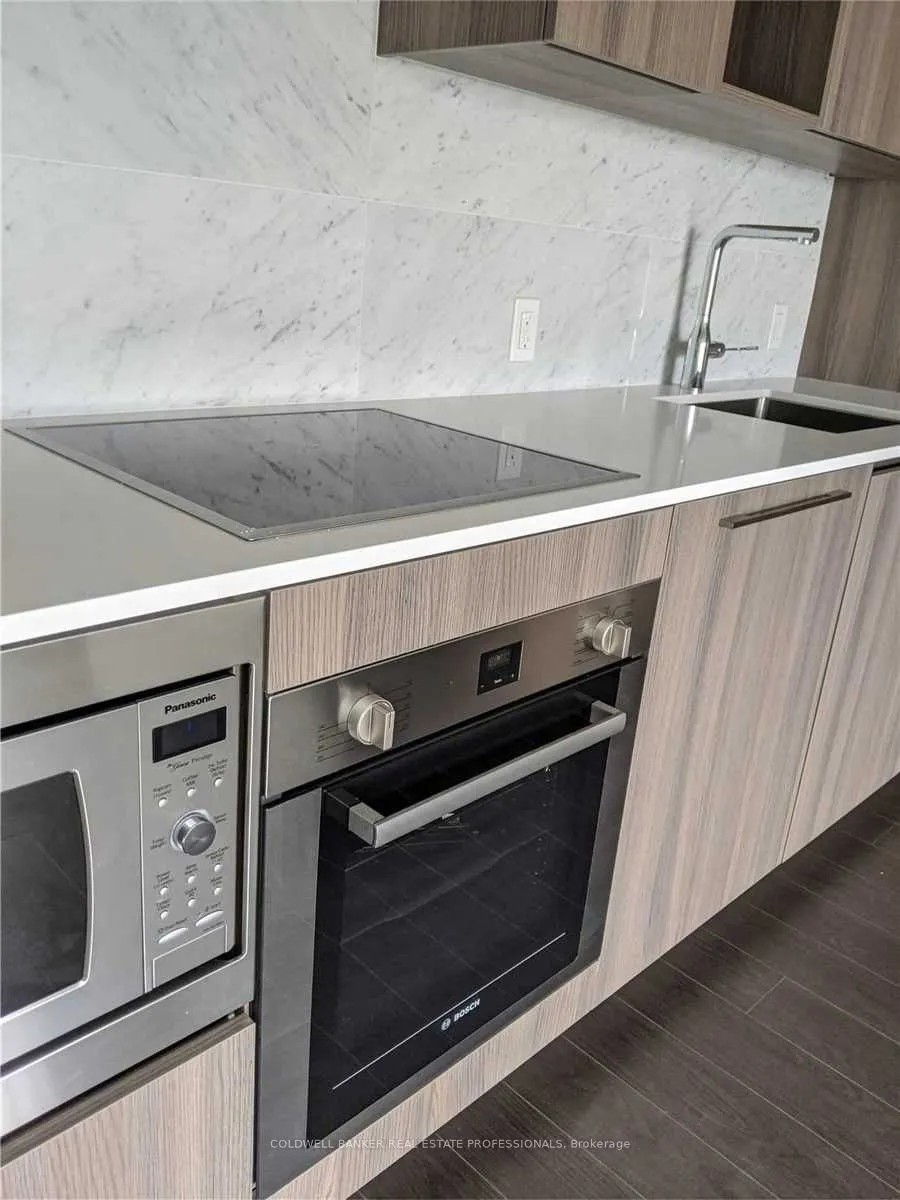 17 Bathurst Street, #1610