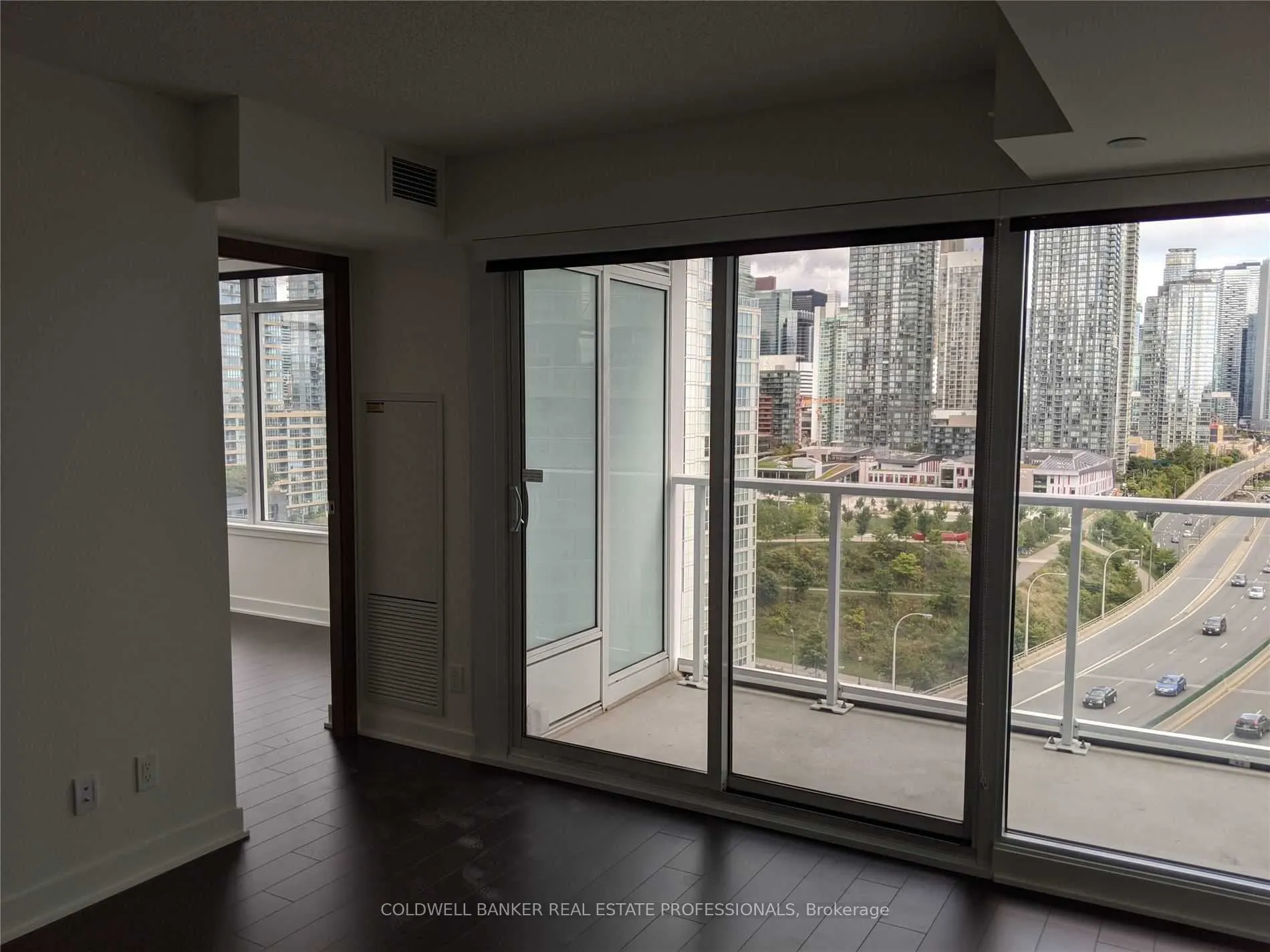 17 Bathurst Street, #1610
