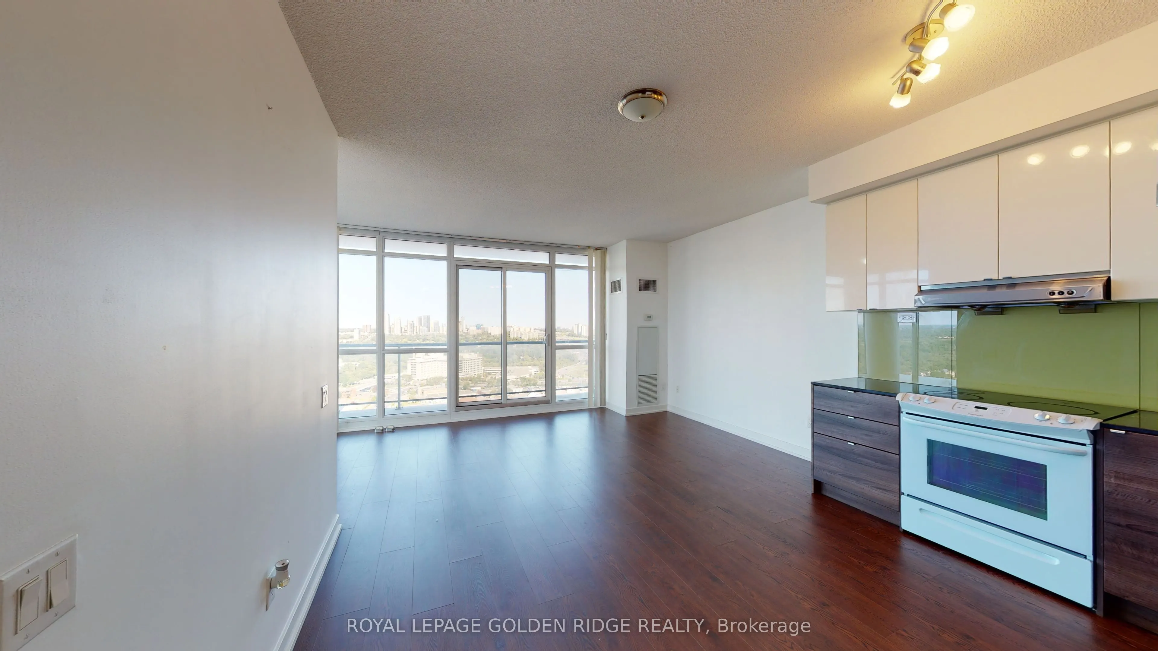 121 Mcmahon Drive, #2901