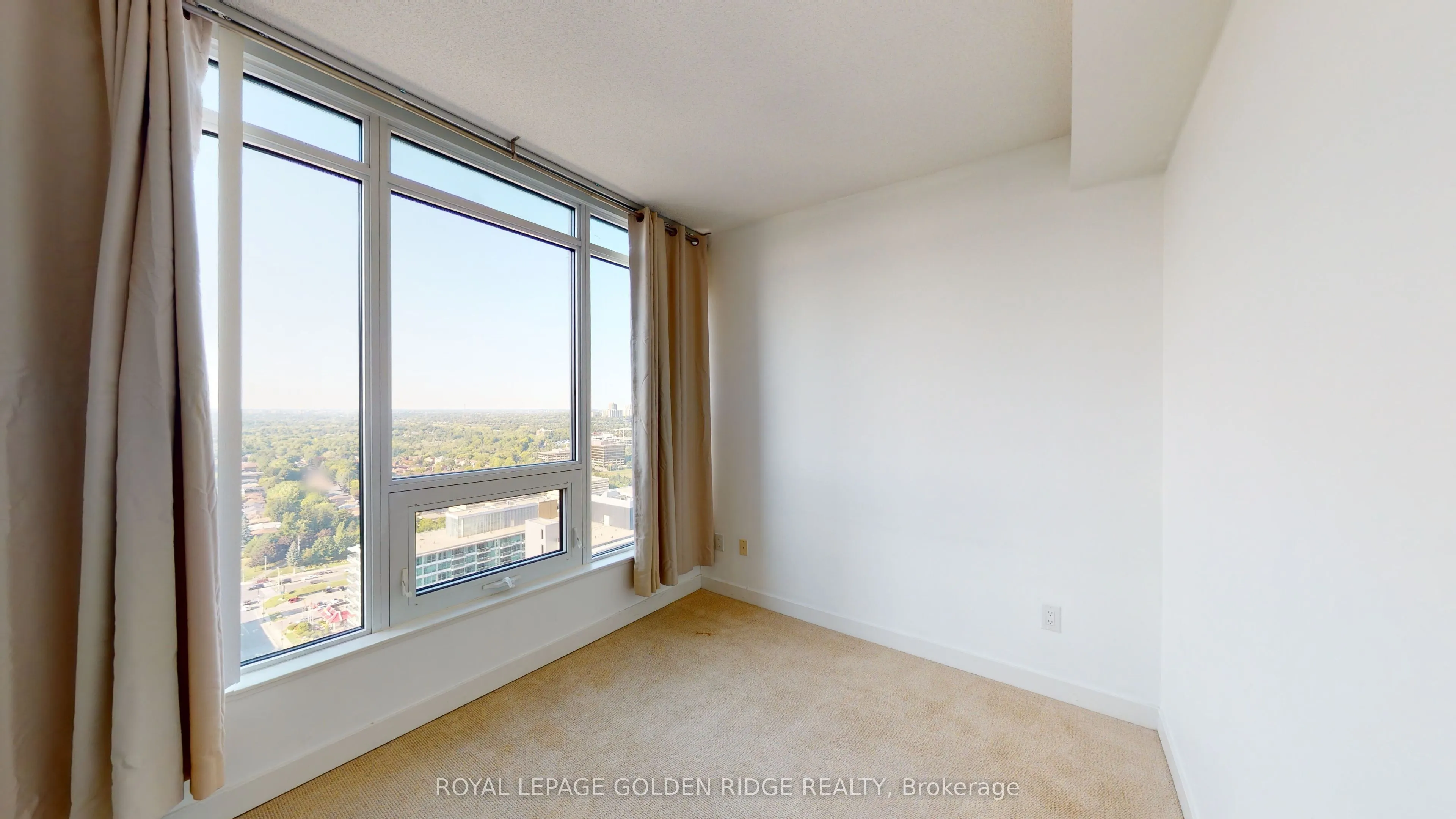 121 Mcmahon Drive, #2901