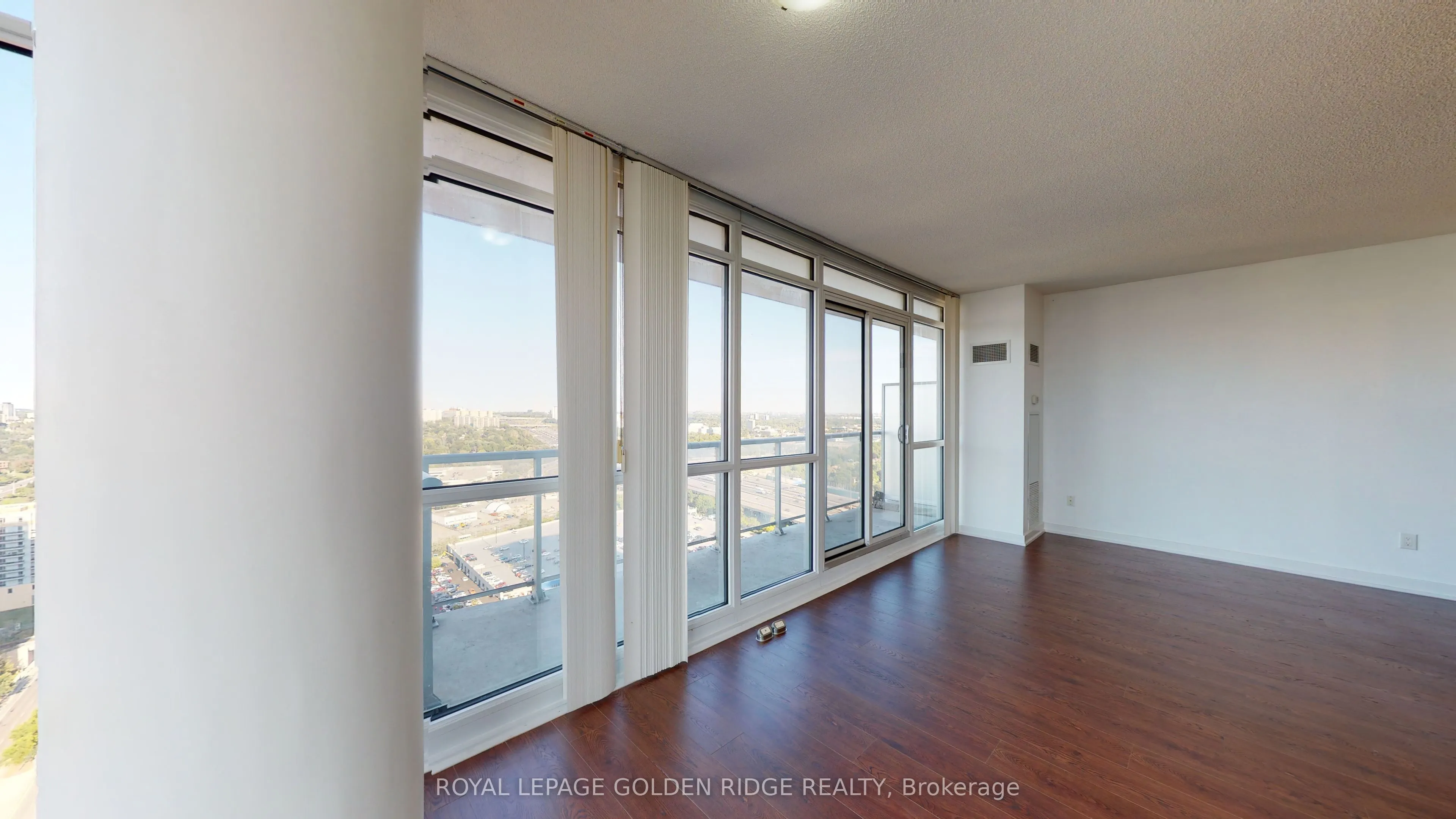 121 Mcmahon Drive, #2901