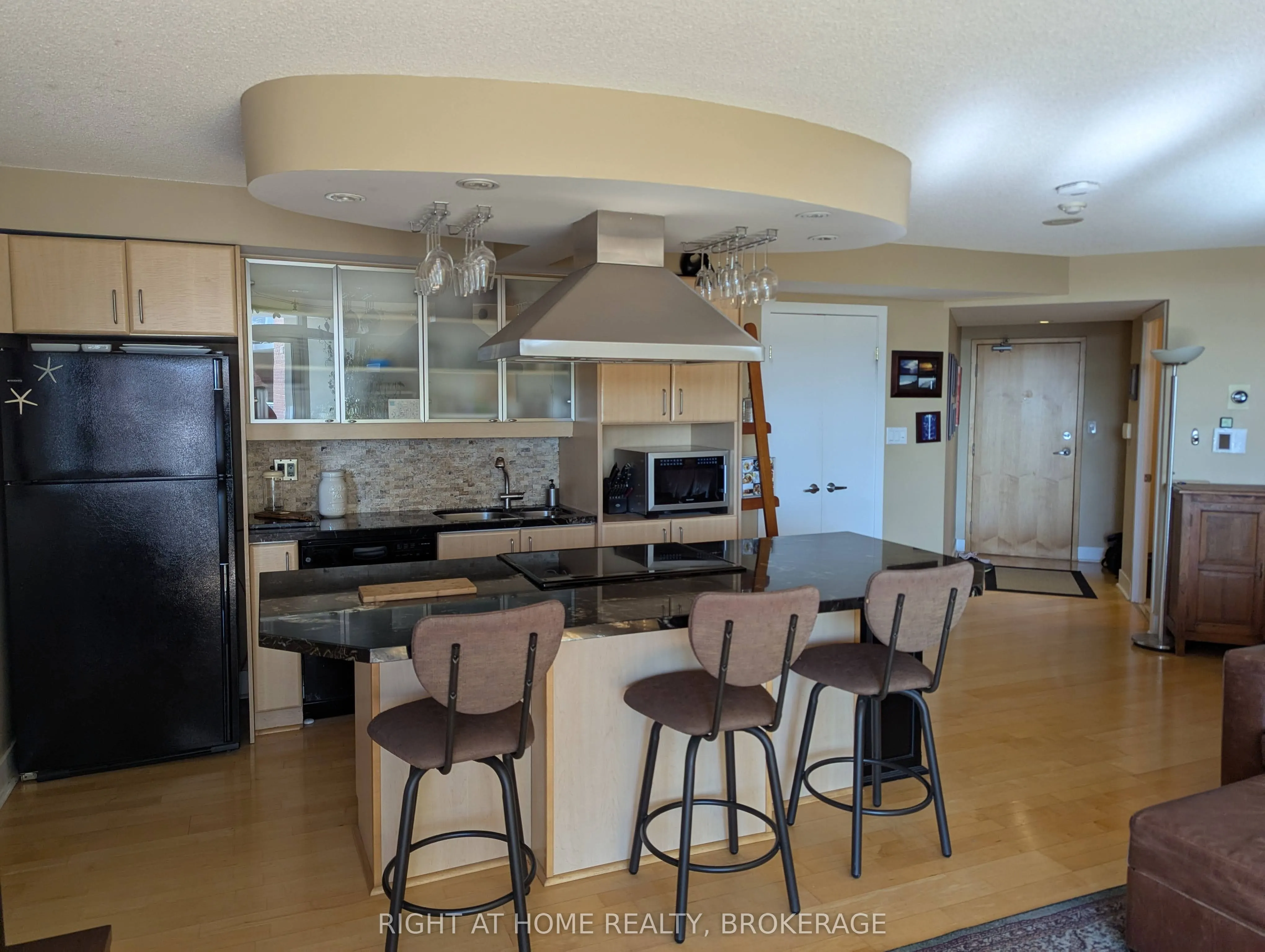 550 Queens Quay W Quay W, #608