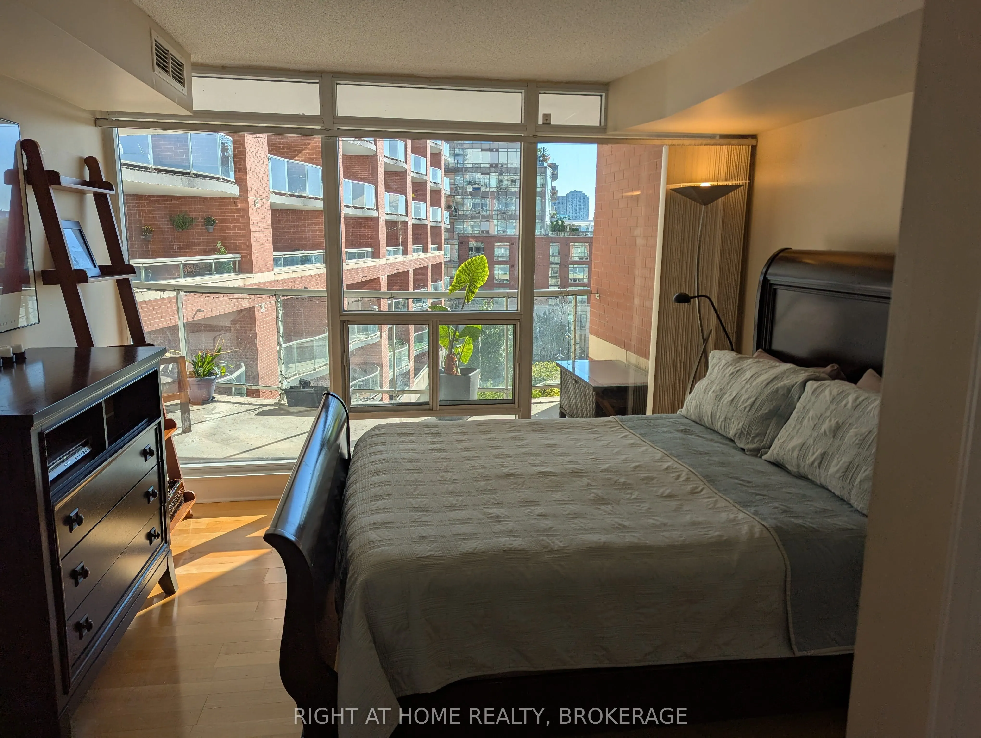 550 Queens Quay W Quay W, #608
