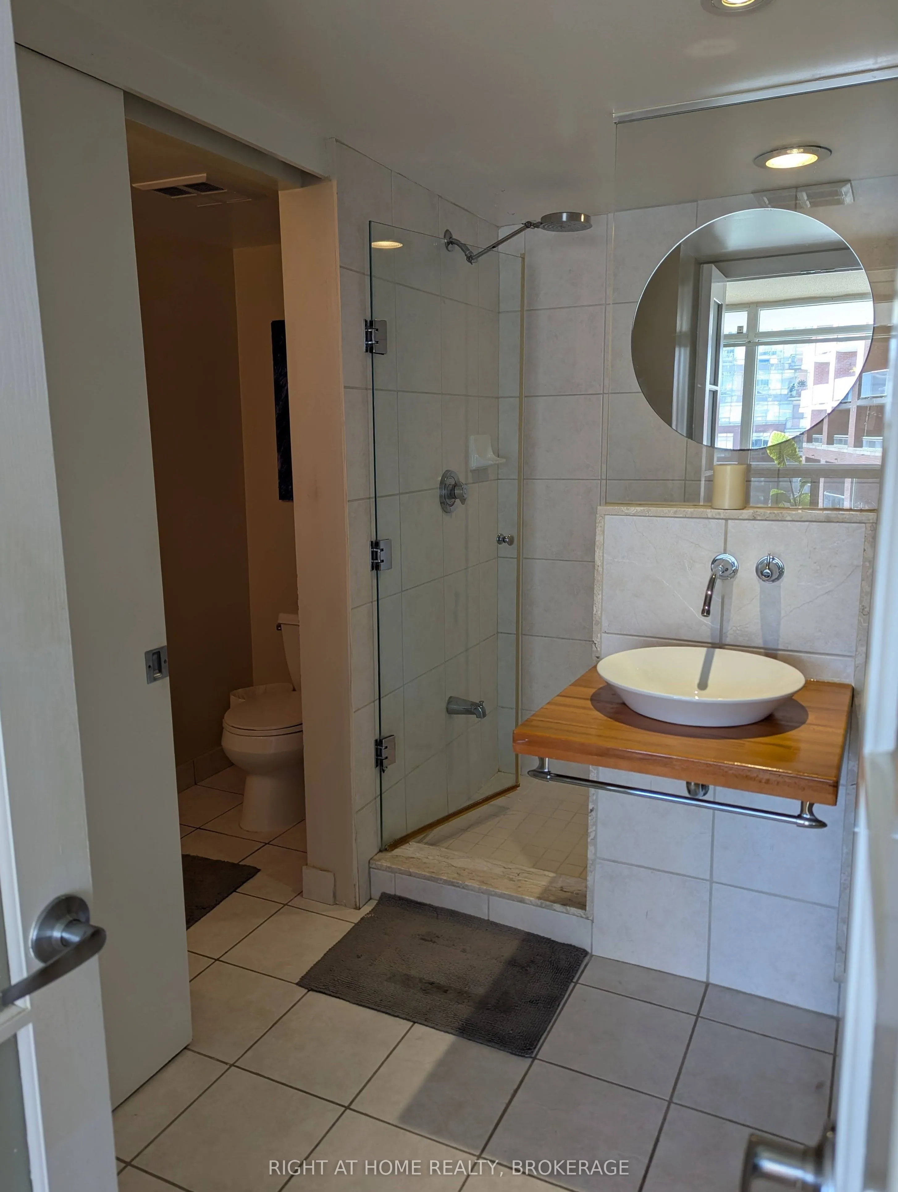 550 Queens Quay W Quay W, #608