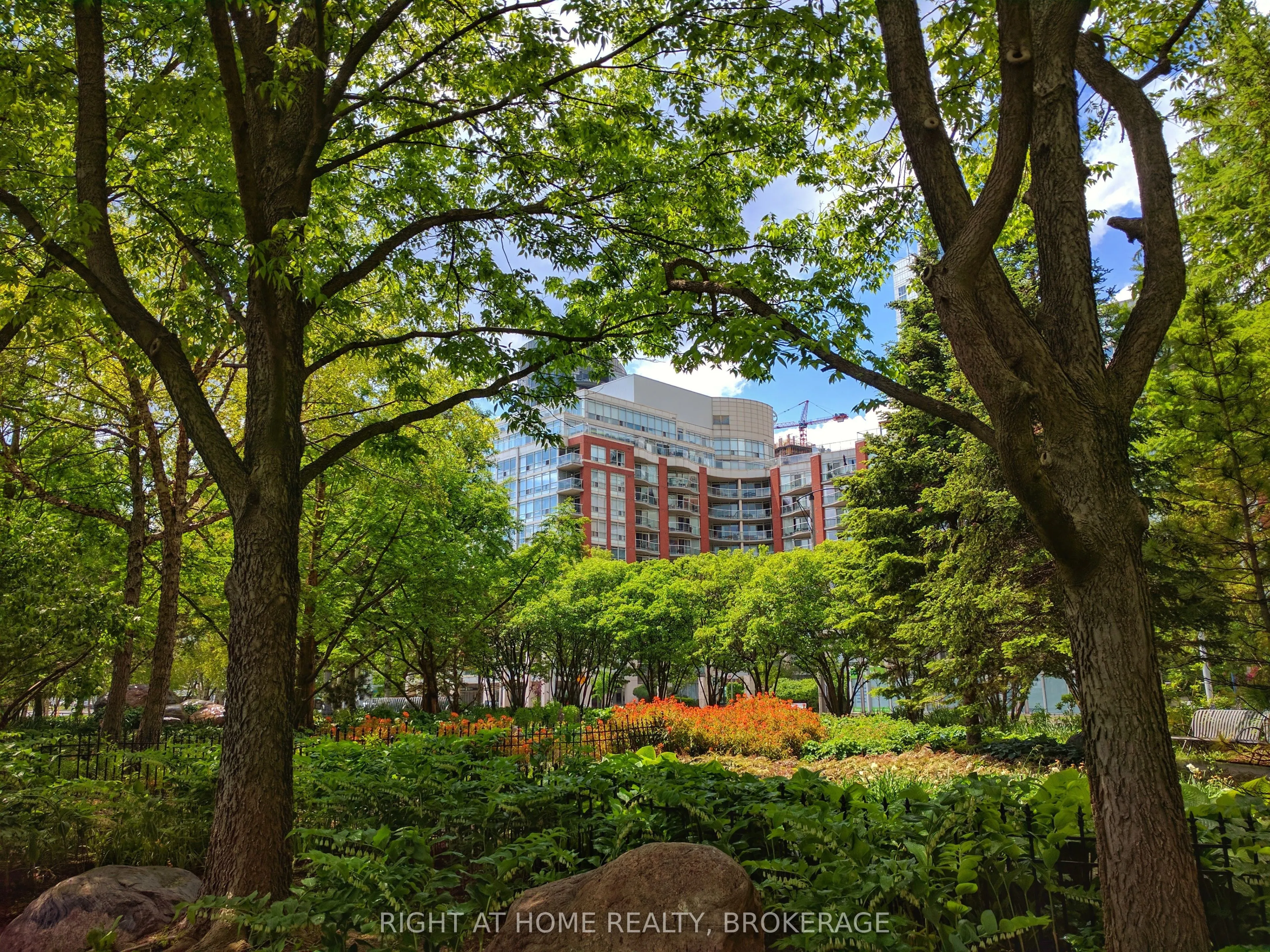 550 Queens Quay W Quay W, #608