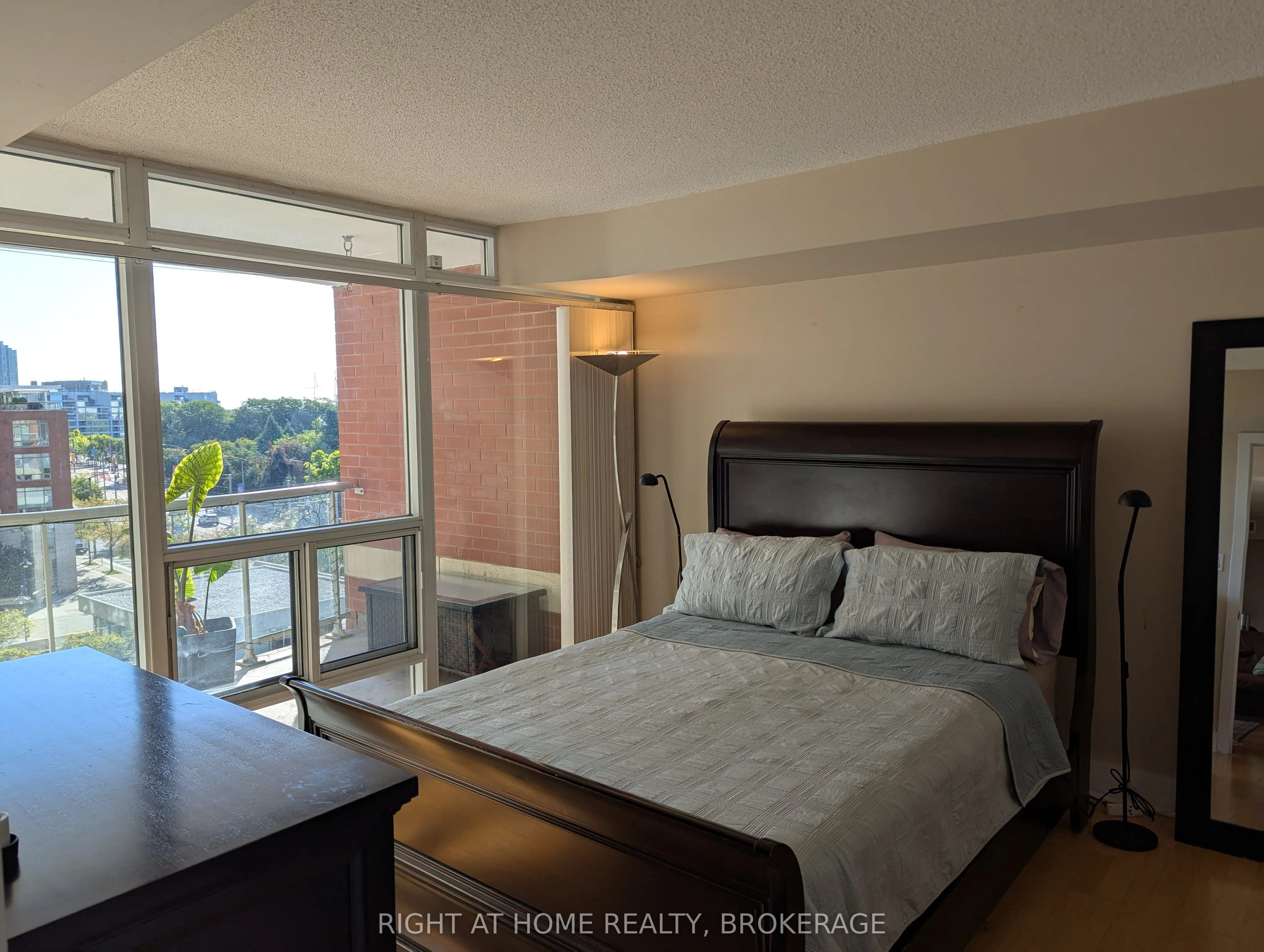 550 Queens Quay W Quay W, #608