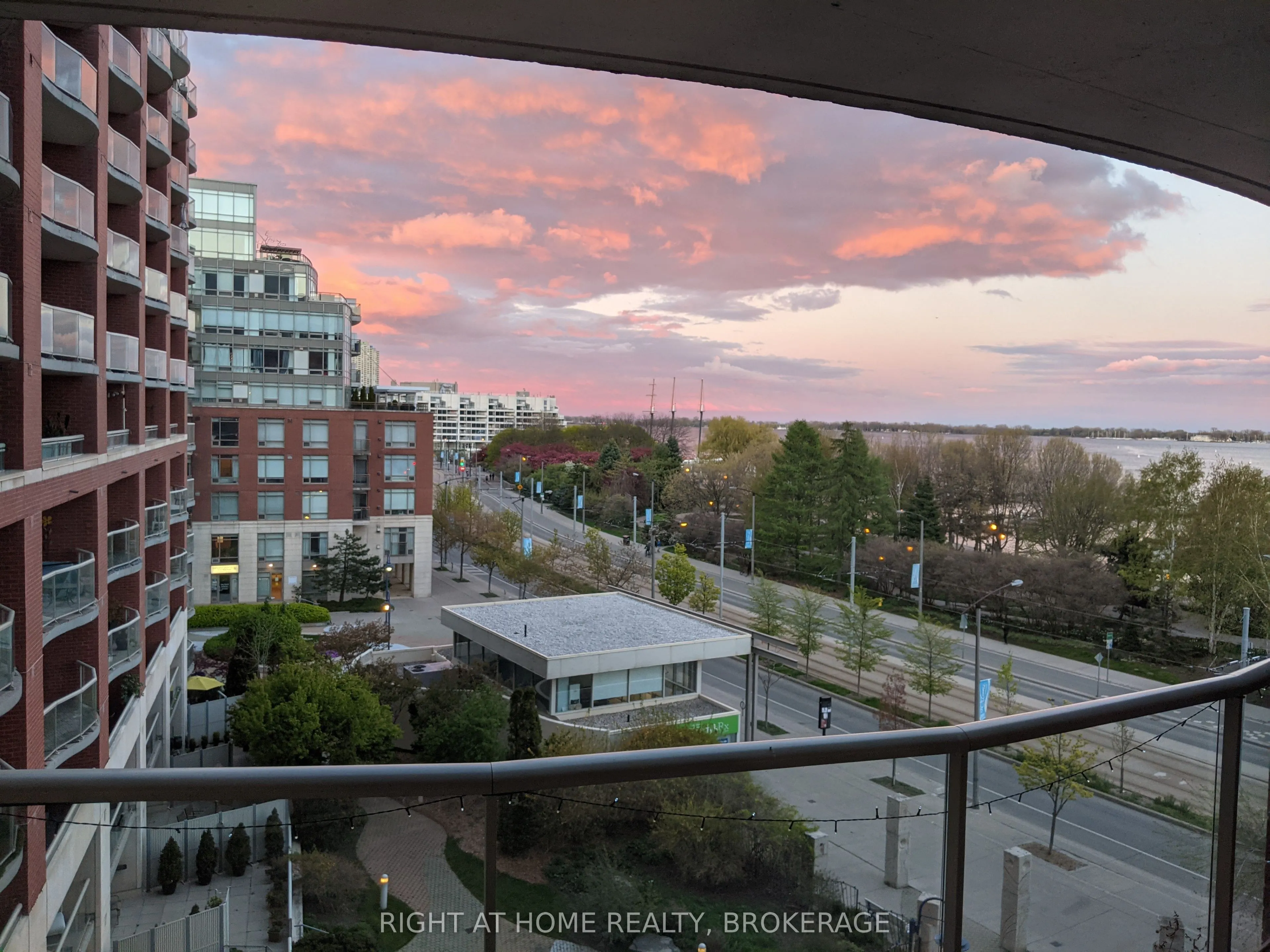 550 Queens Quay W Quay W, #608