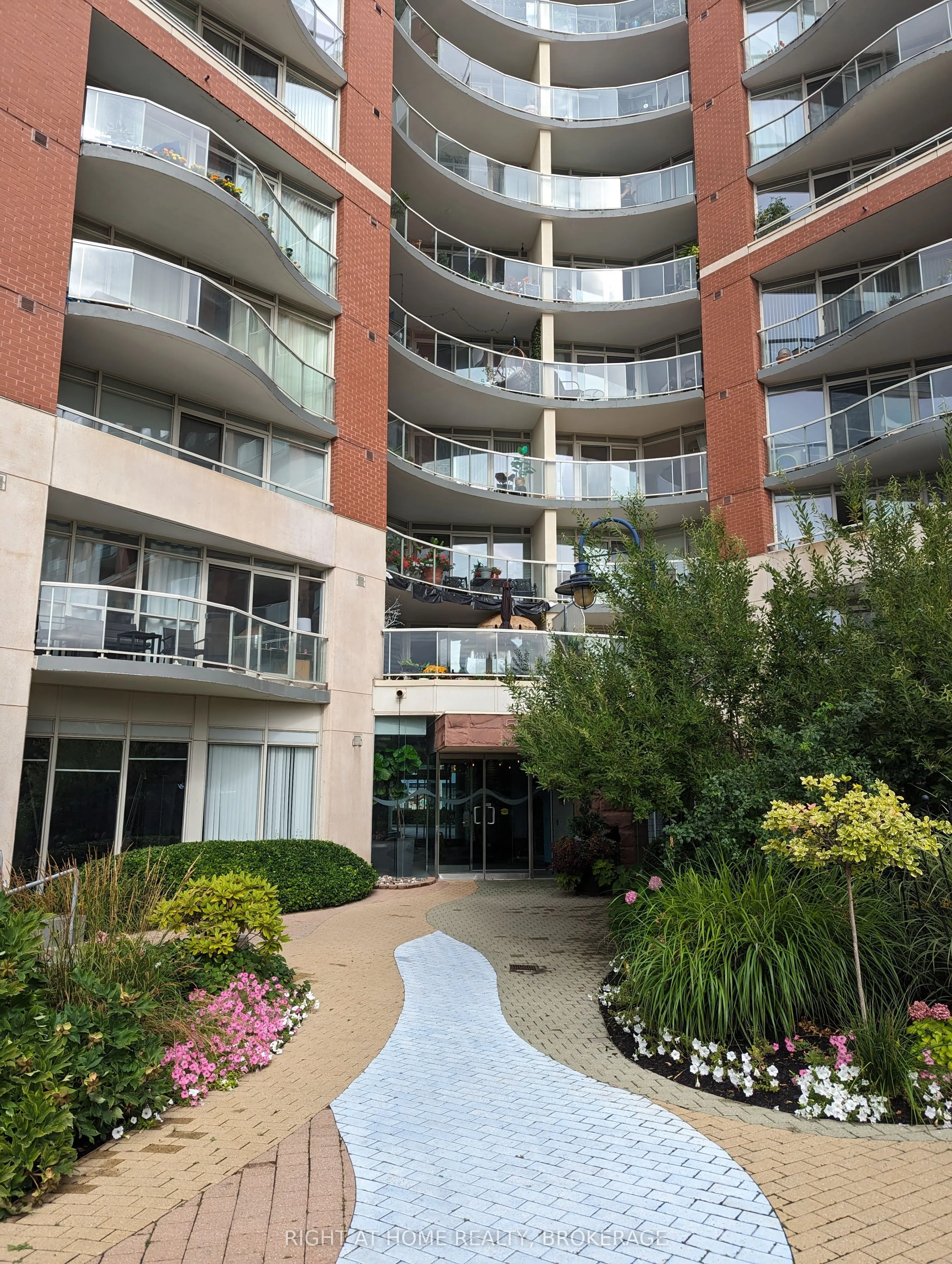 550 Queens Quay W Quay W, #608
