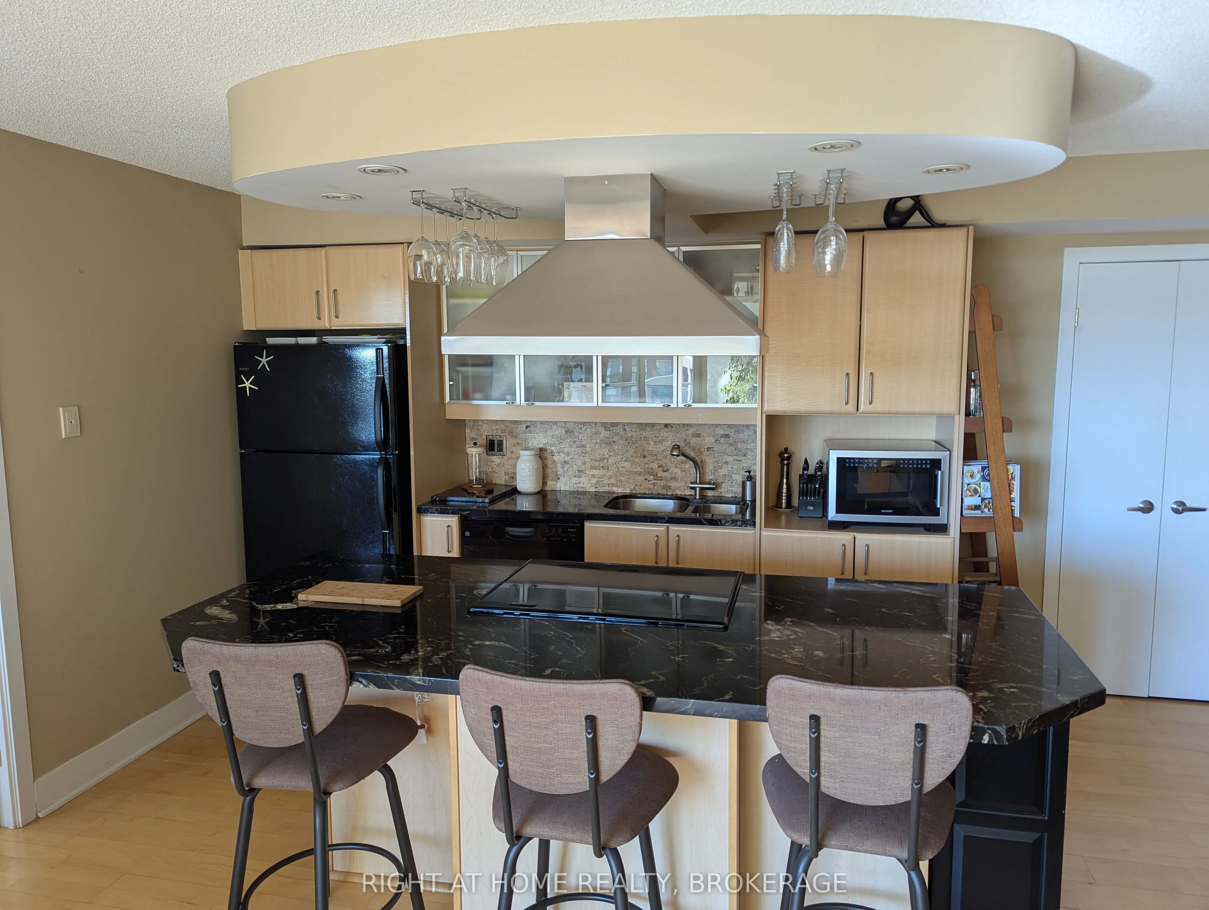 550 Queens Quay W Quay W, #608