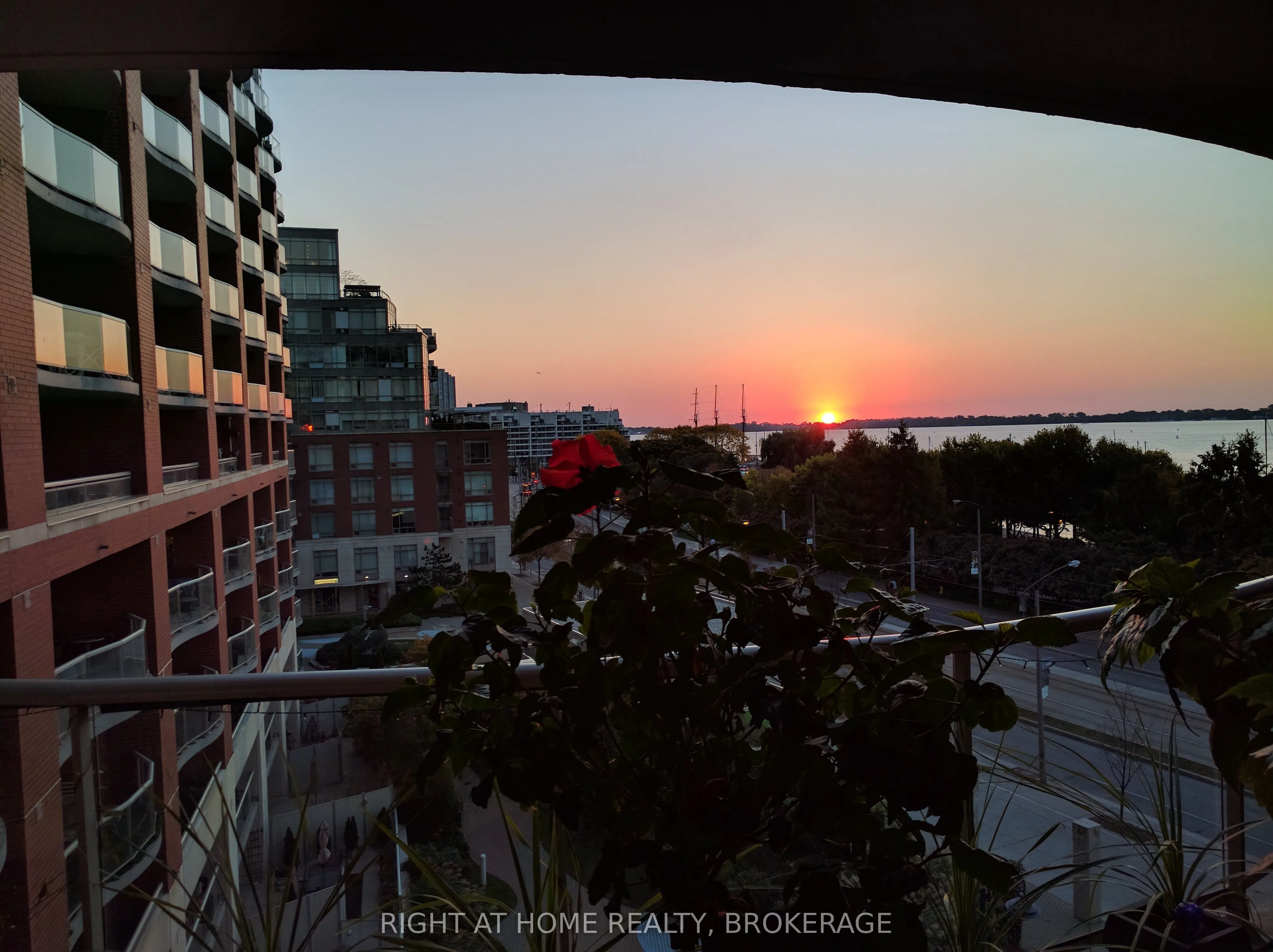 550 Queens Quay W Quay W, #608
