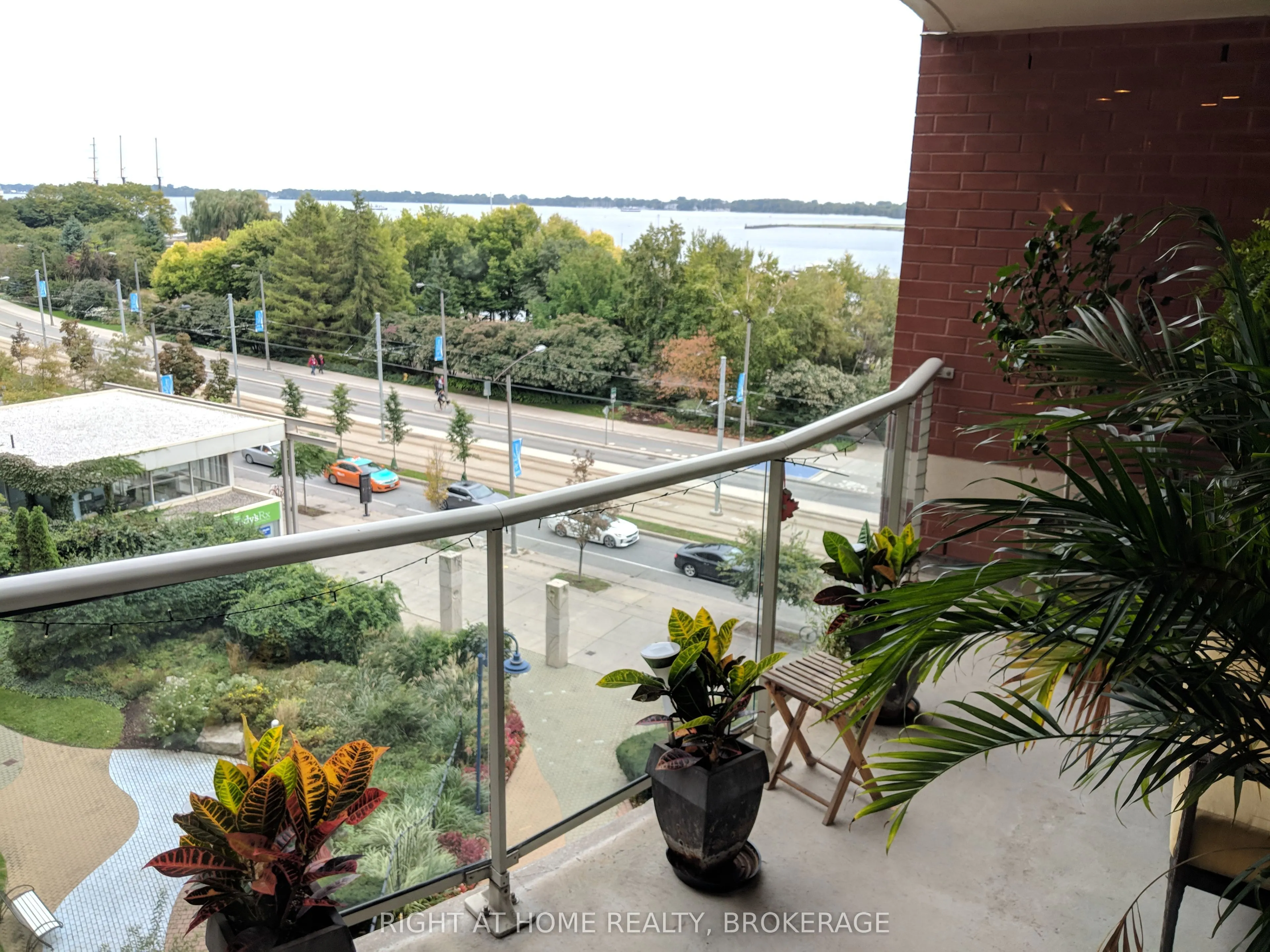 550 Queens Quay W Quay W, #608