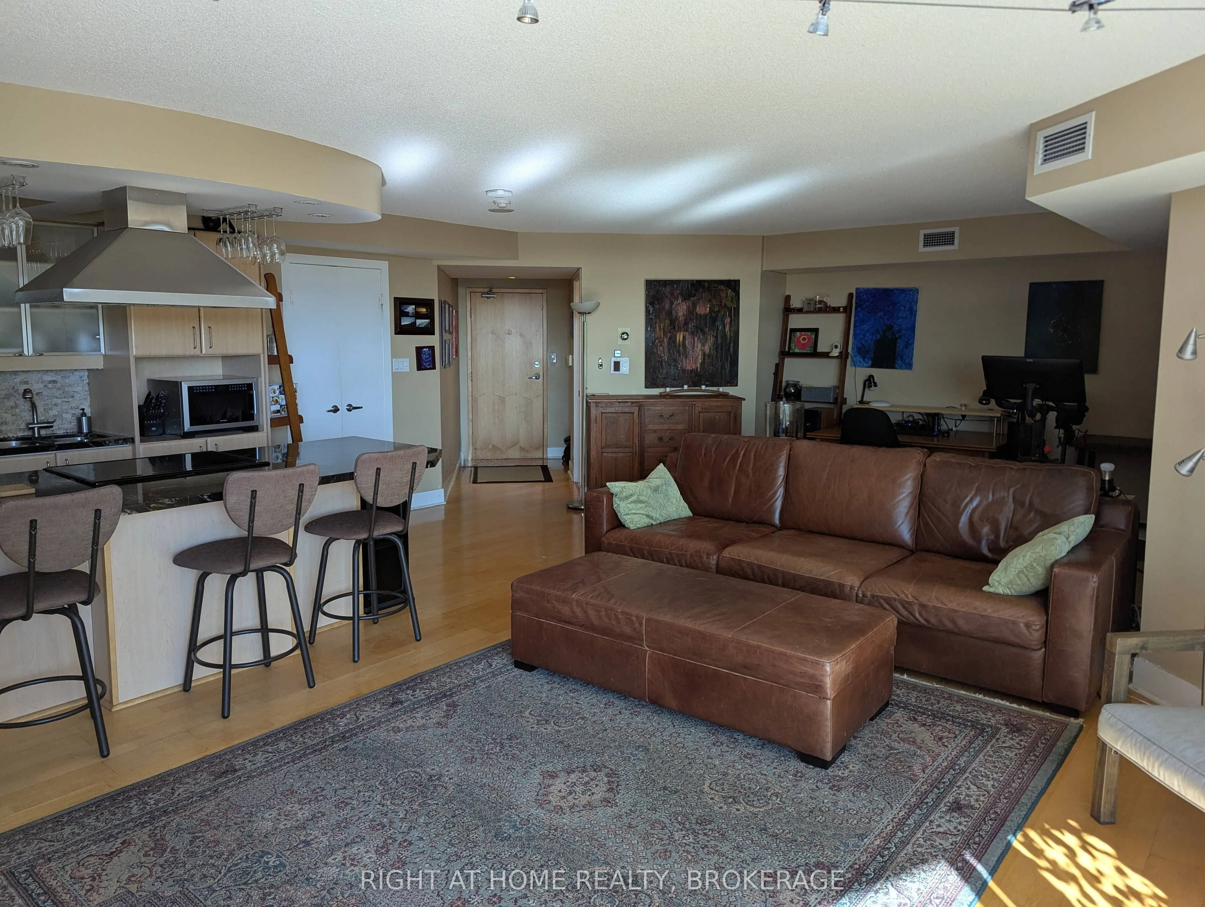 550 Queens Quay W Quay W, #608