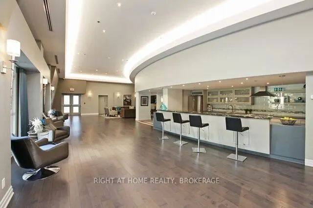 550 Queens Quay W Quay W, #608