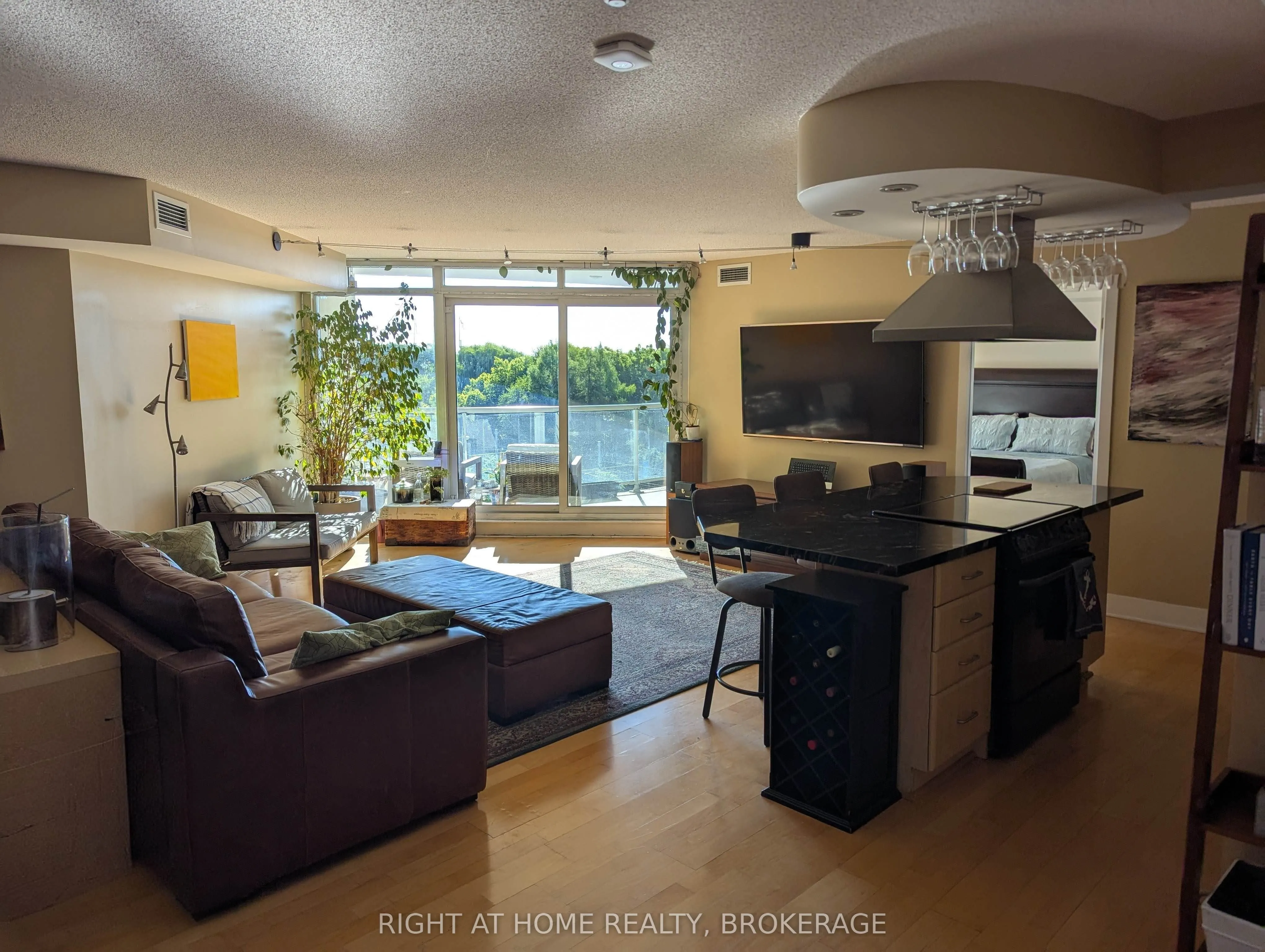 550 Queens Quay W Quay W, #608