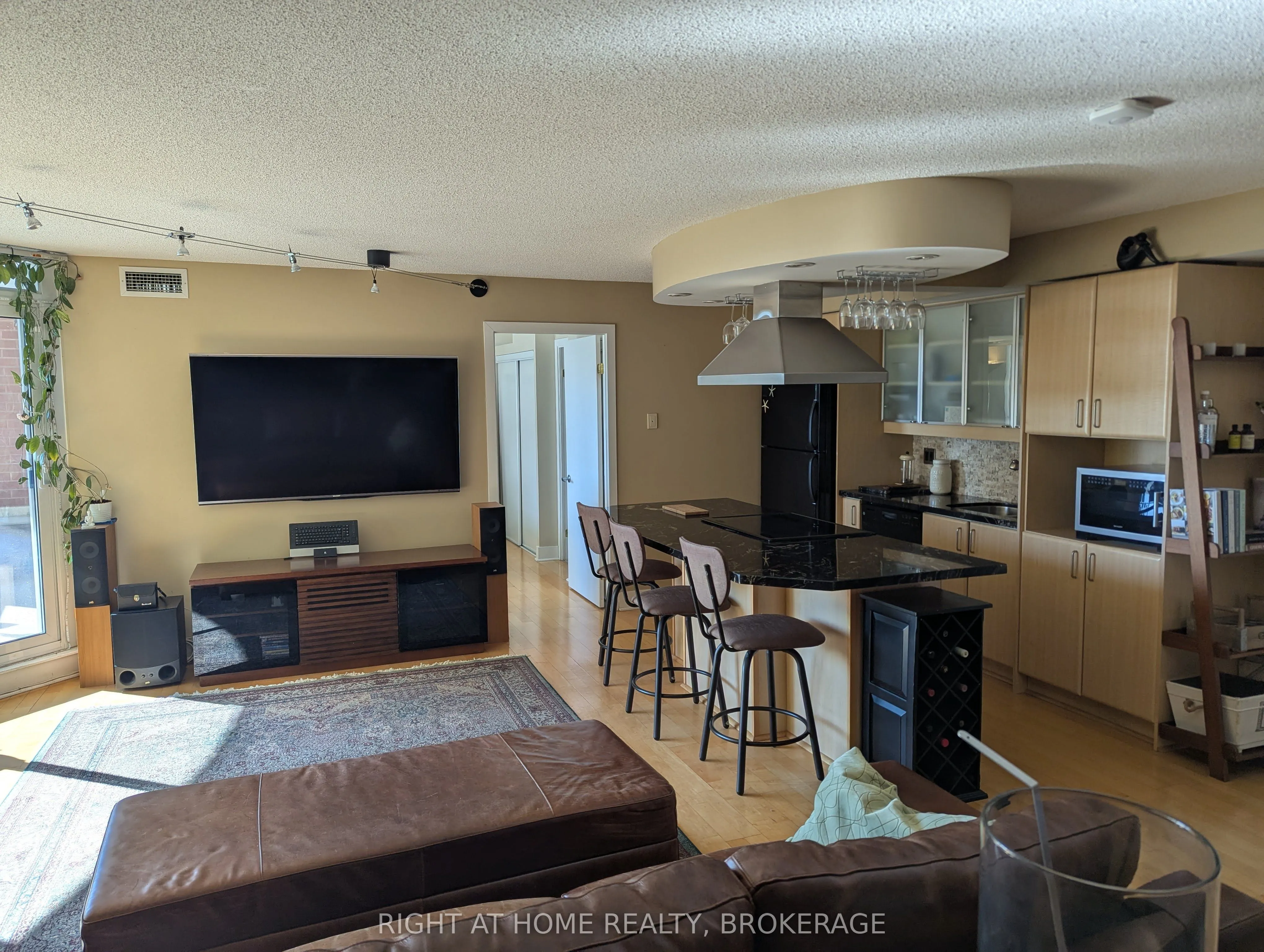 550 Queens Quay W Quay W, #608