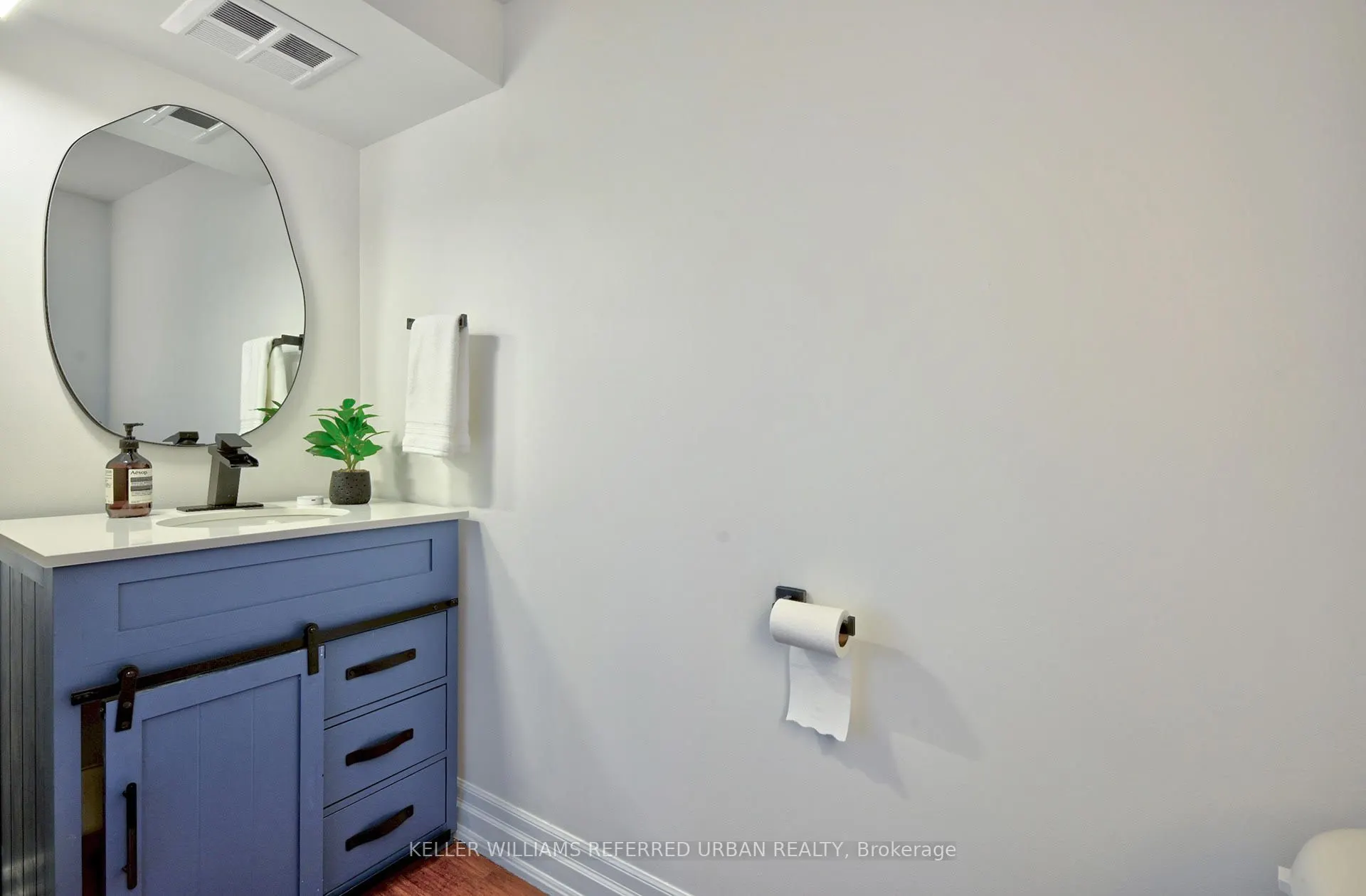 160 Baldwin Street, #209