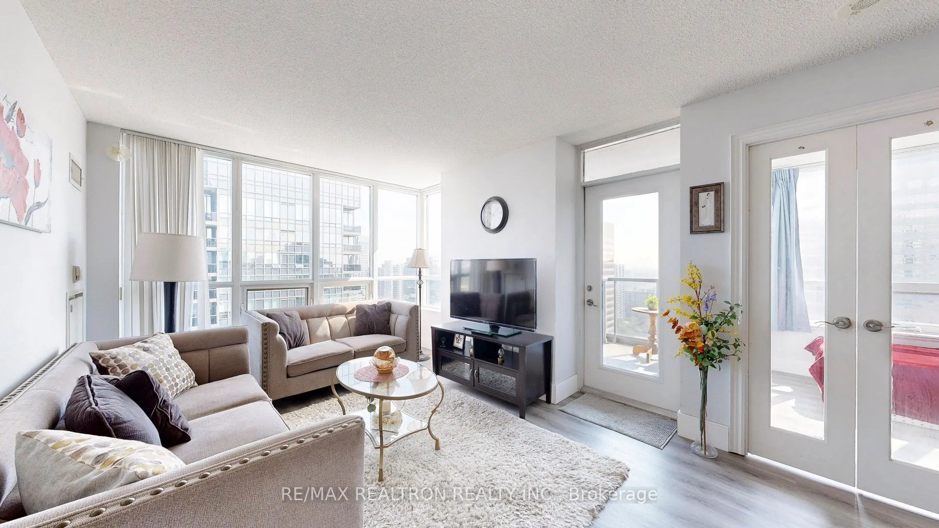 15 Greenview Avenue, #2413