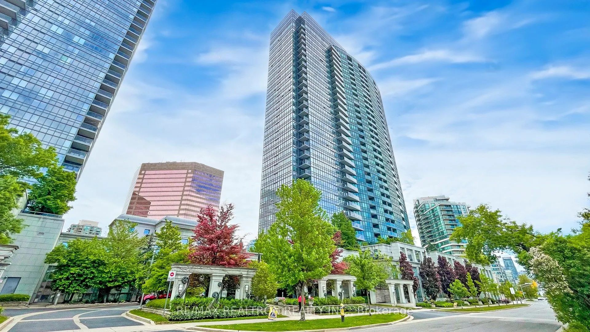 15 Greenview Avenue, #2413