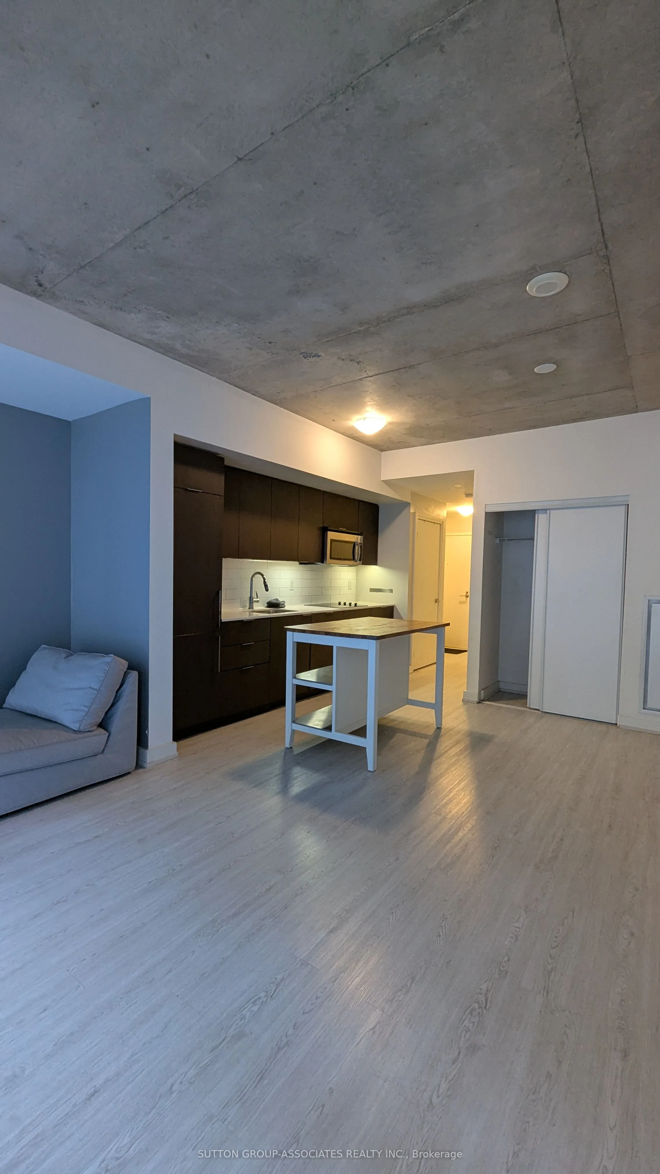 5 Hanna Avenue, #218