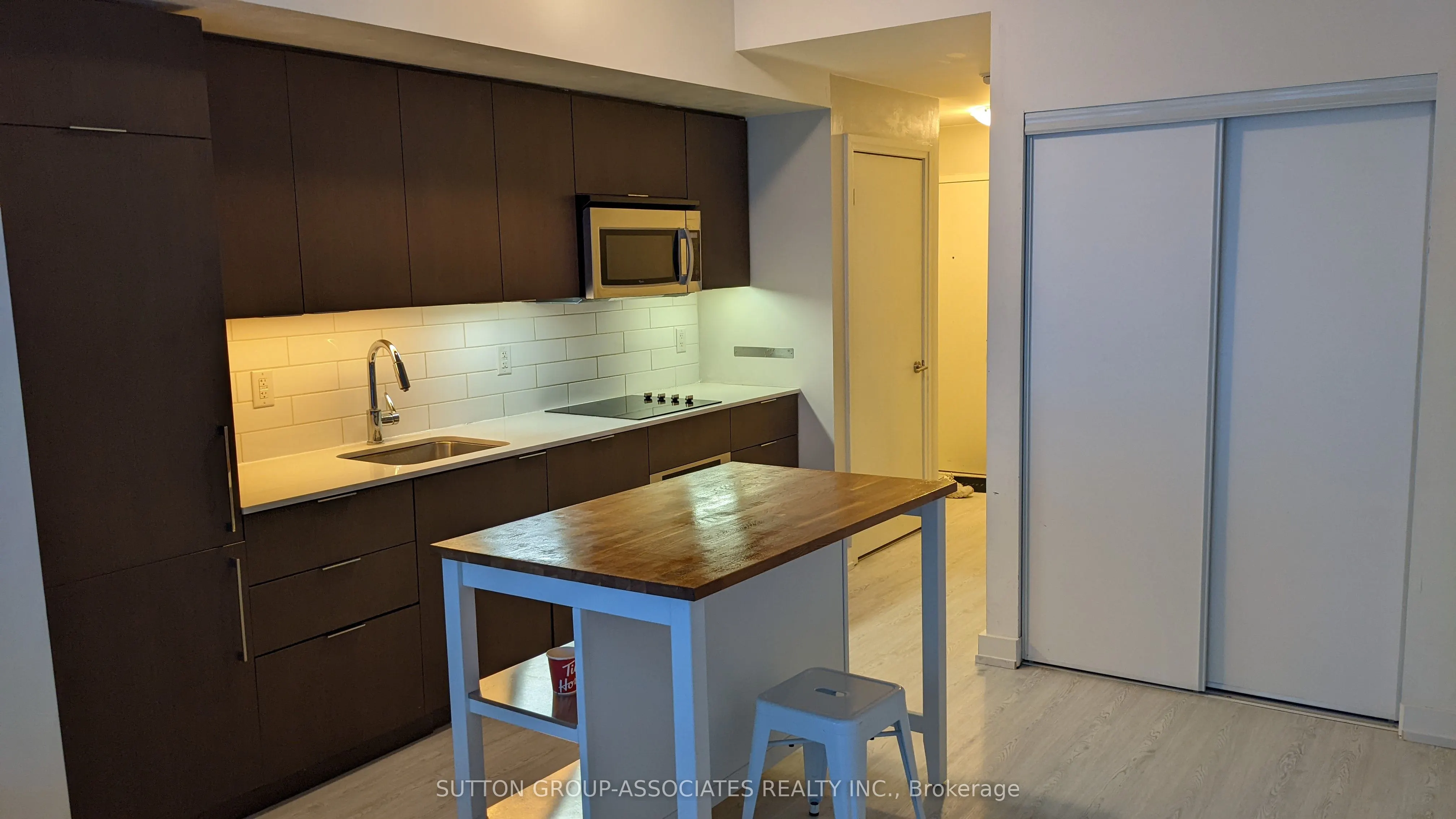5 Hanna Avenue, #218