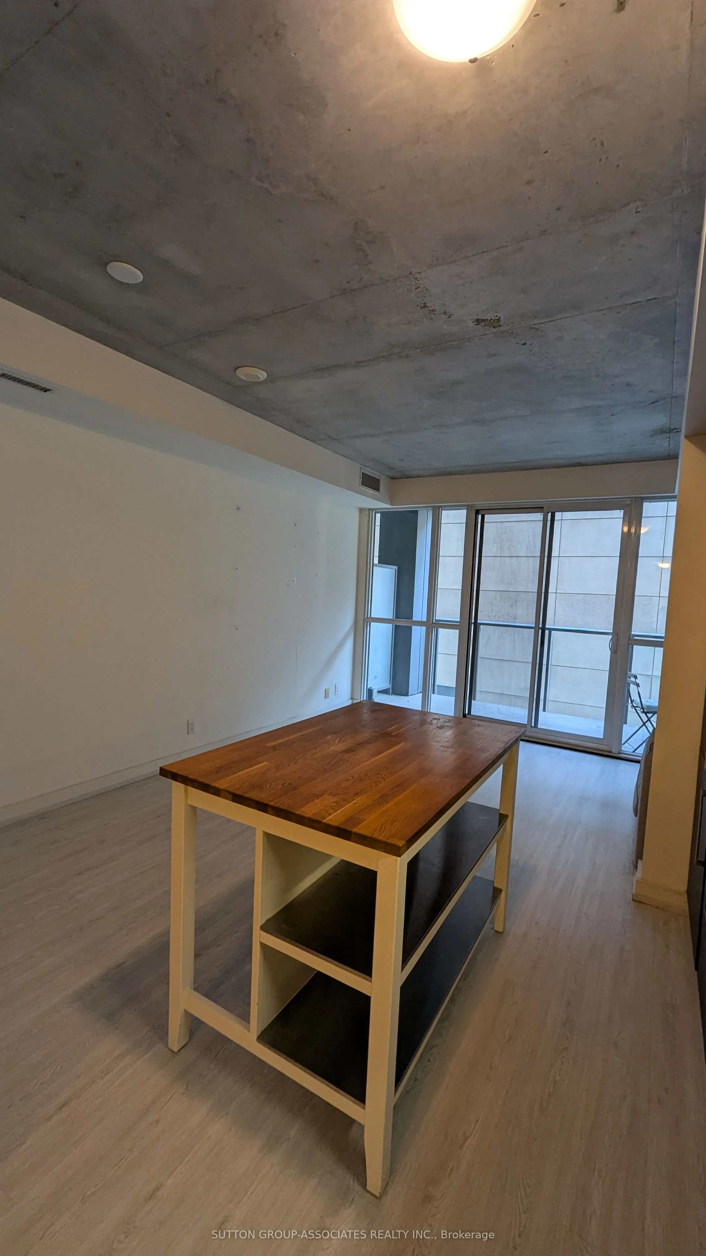 5 Hanna Avenue, #218