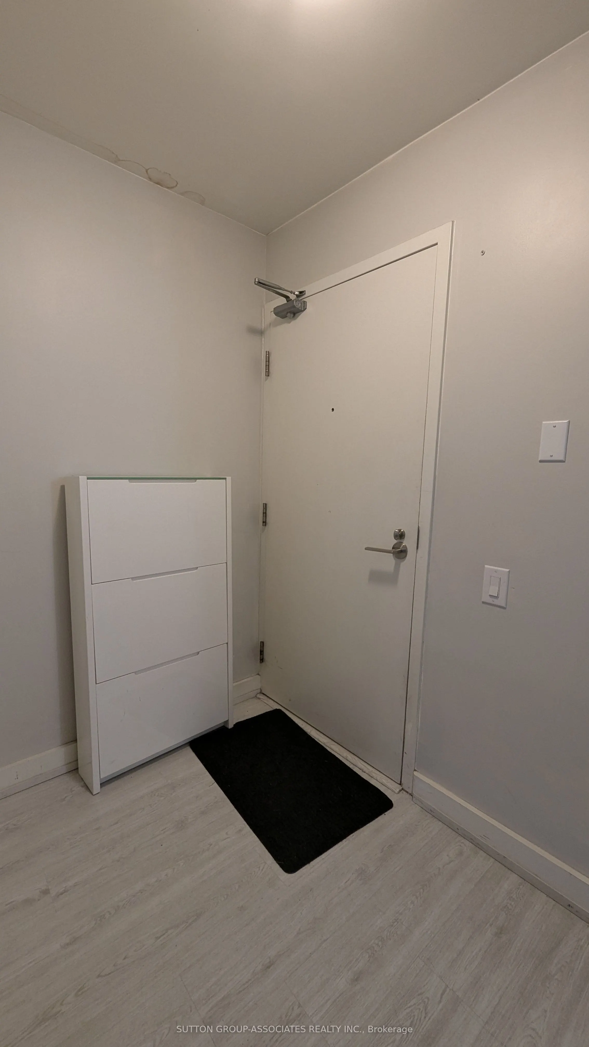 5 Hanna Avenue, #218
