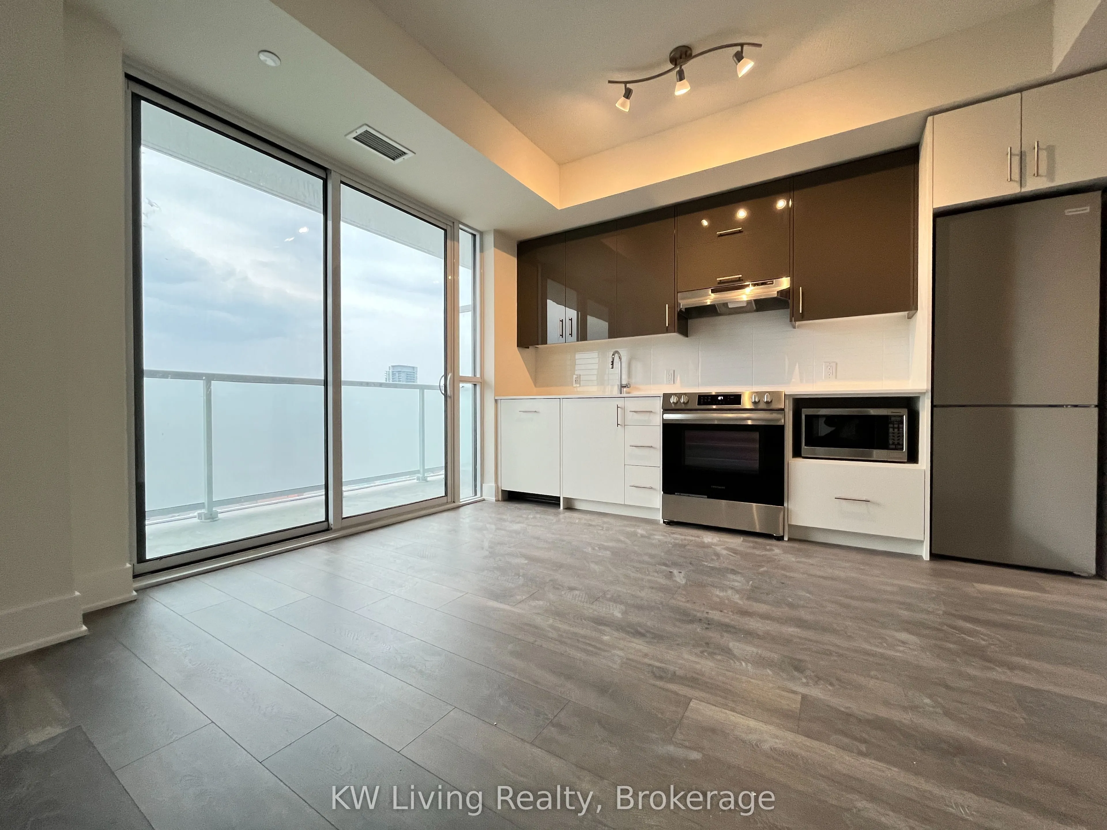 188 Fairview Mall Drive, #2212