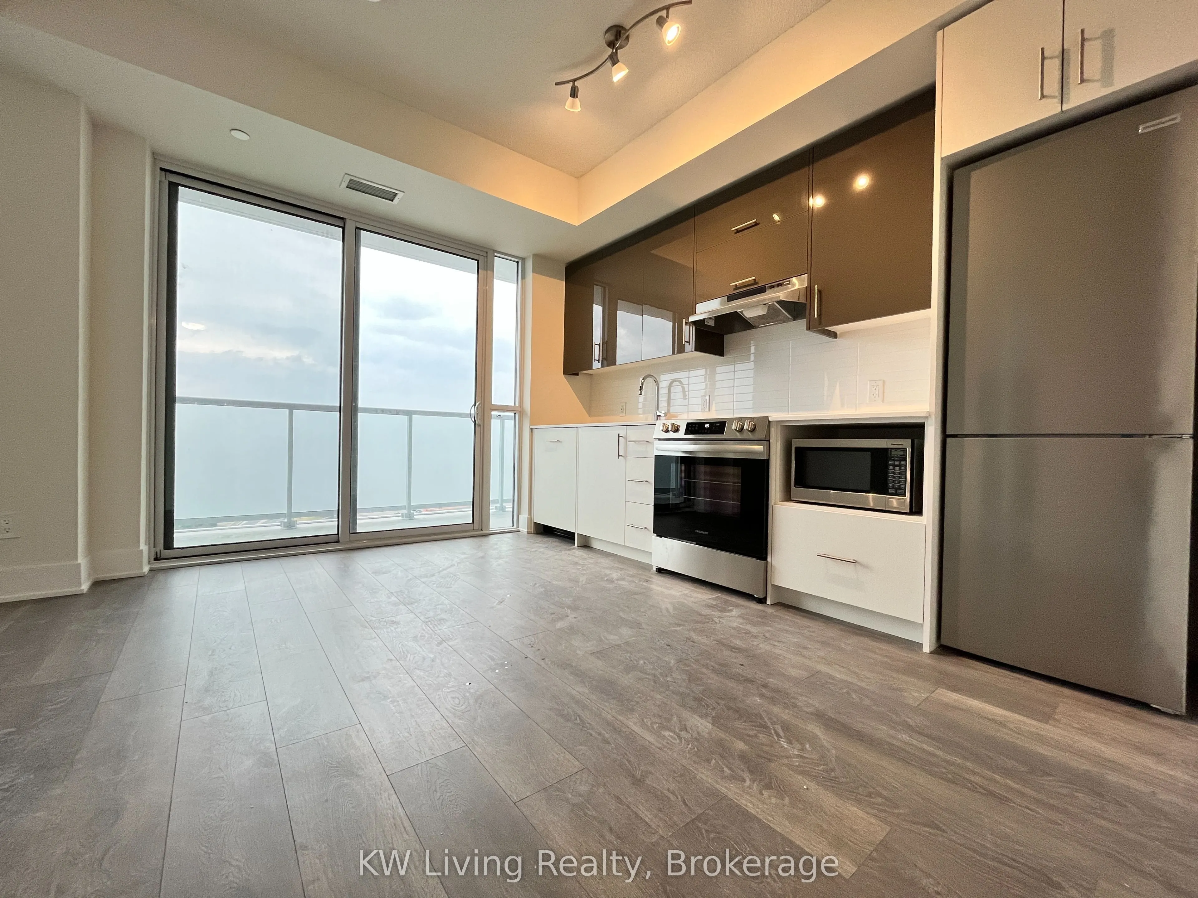 188 Fairview Mall Drive, #2212