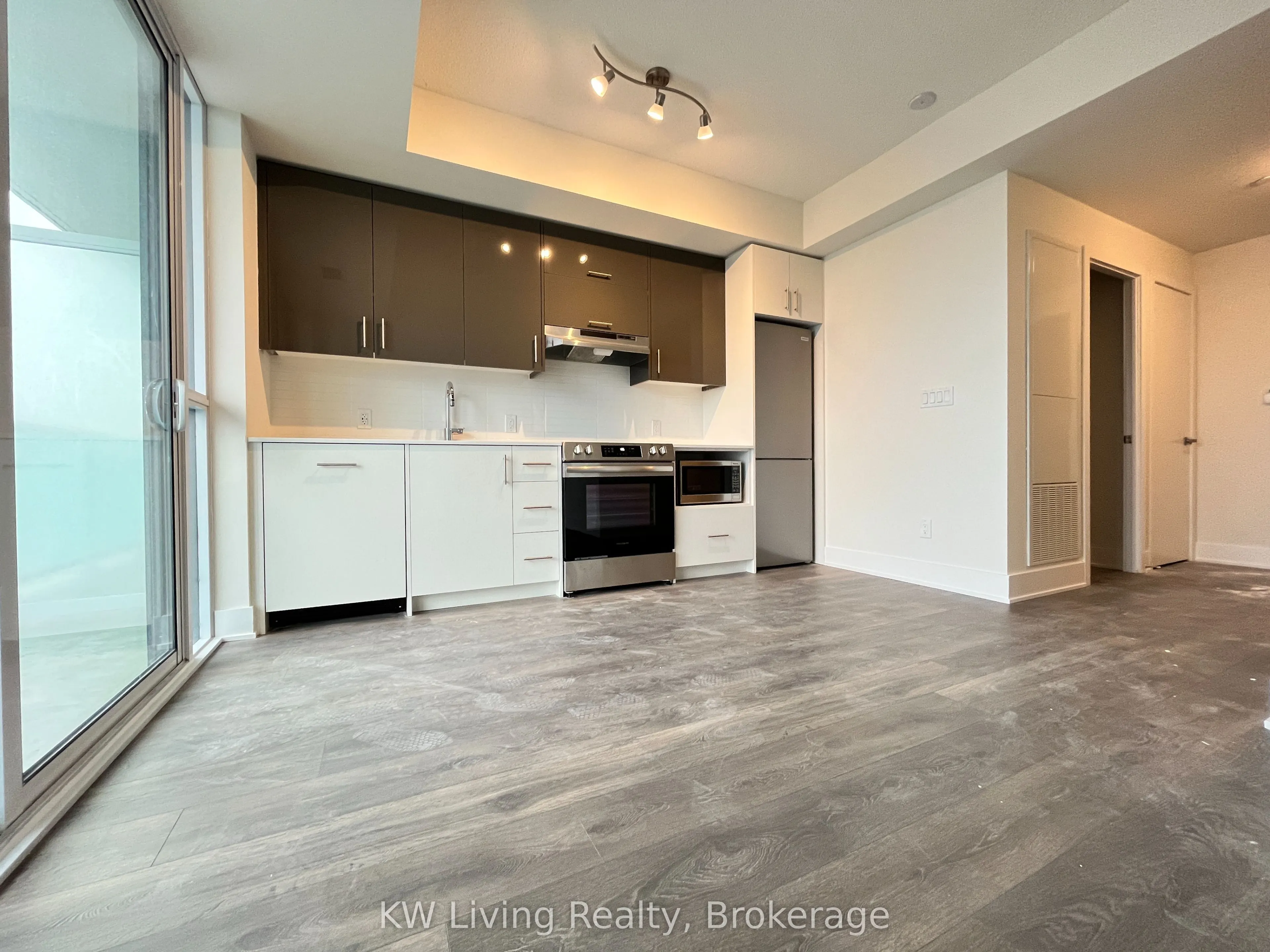 188 Fairview Mall Drive, #2212