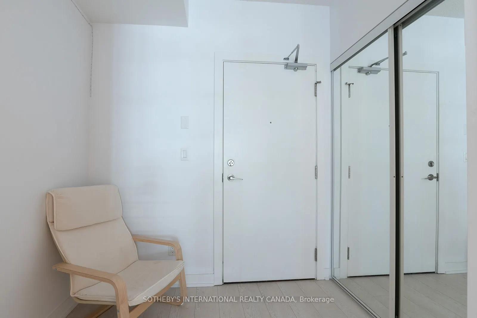 20 Bruyeres Mews, #1101