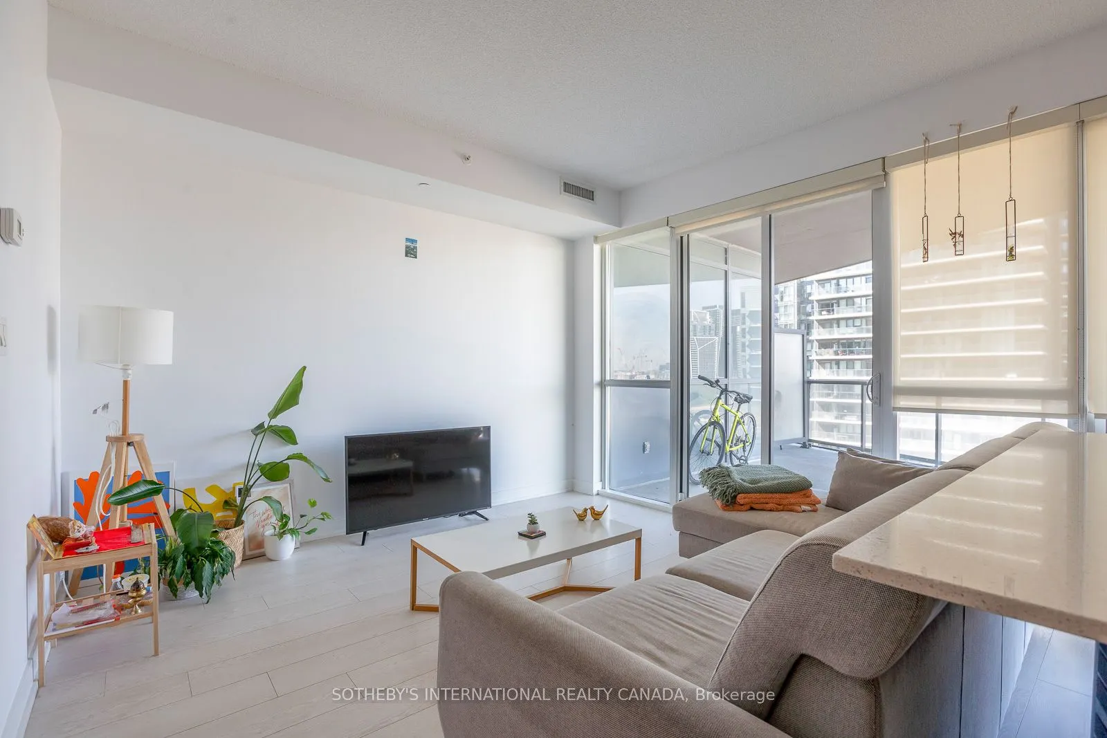 20 Bruyeres Mews, #1101