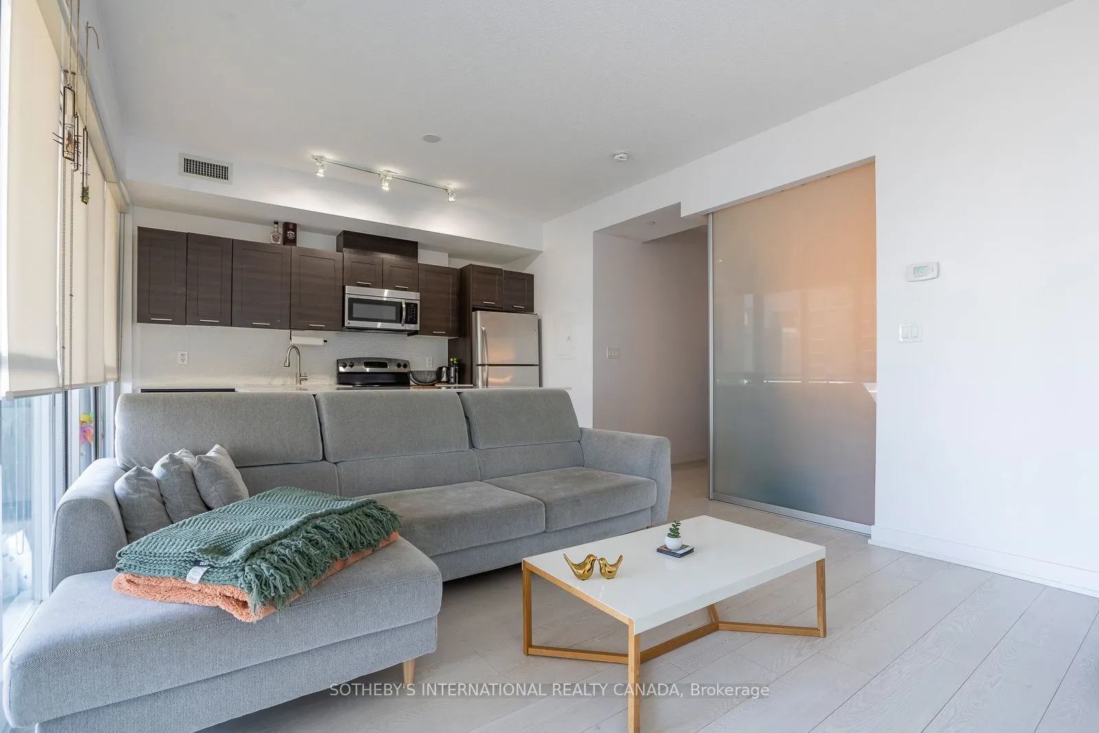 20 Bruyeres Mews, #1101